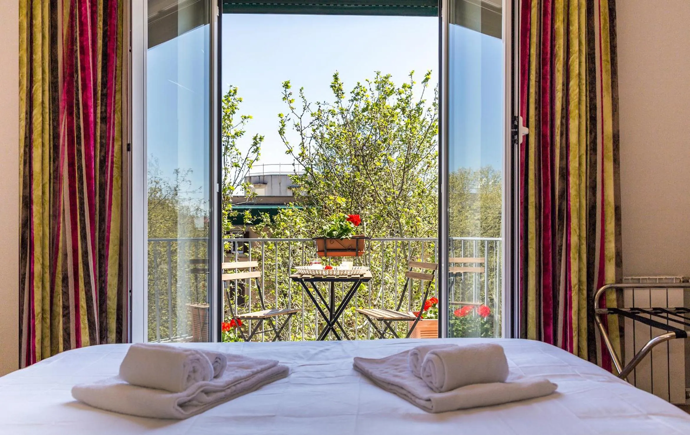 City view, Bed in Top Floor Trastevere