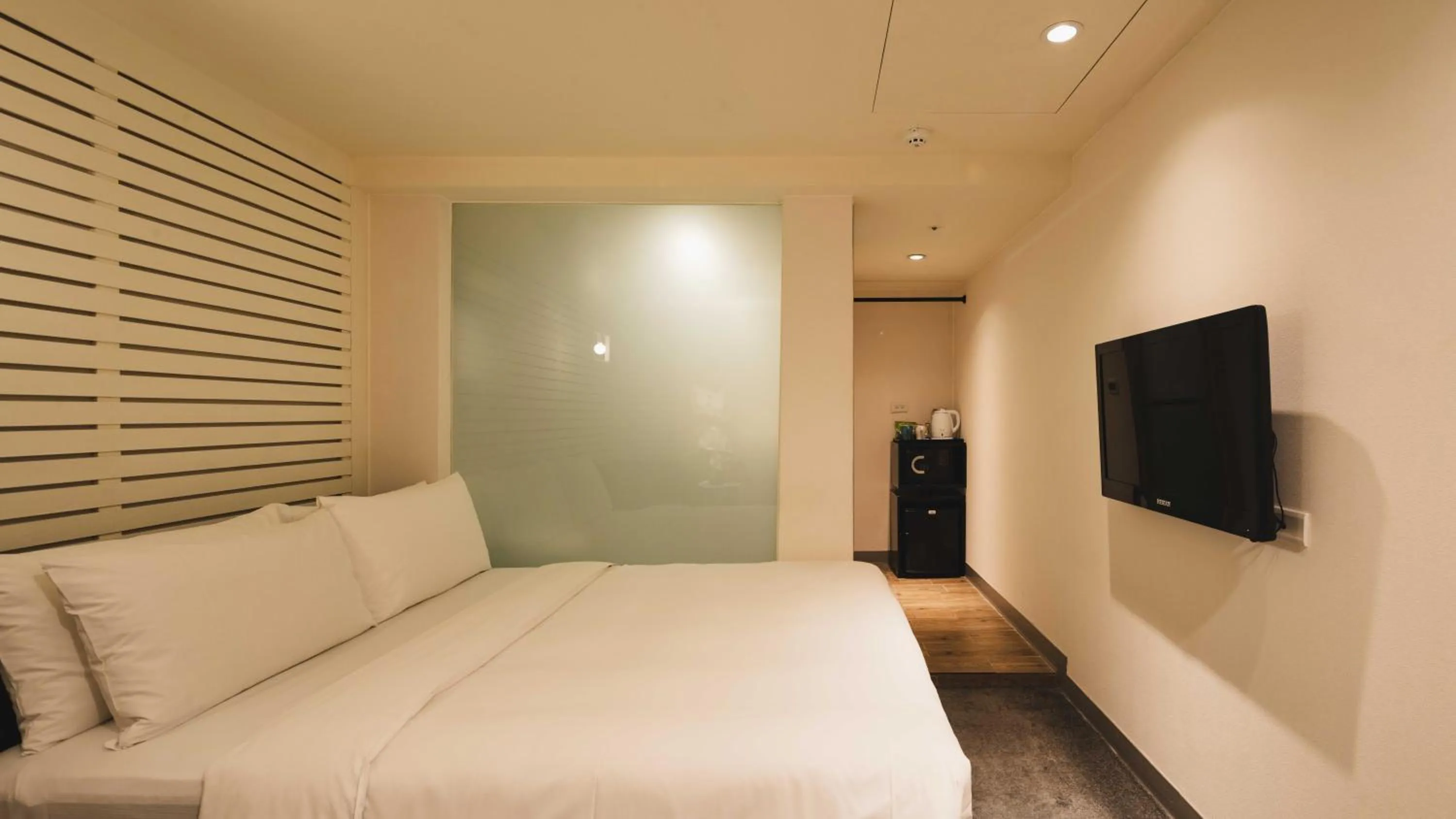 Photo of the whole room, Bed in SWIIO Hotel Ximending