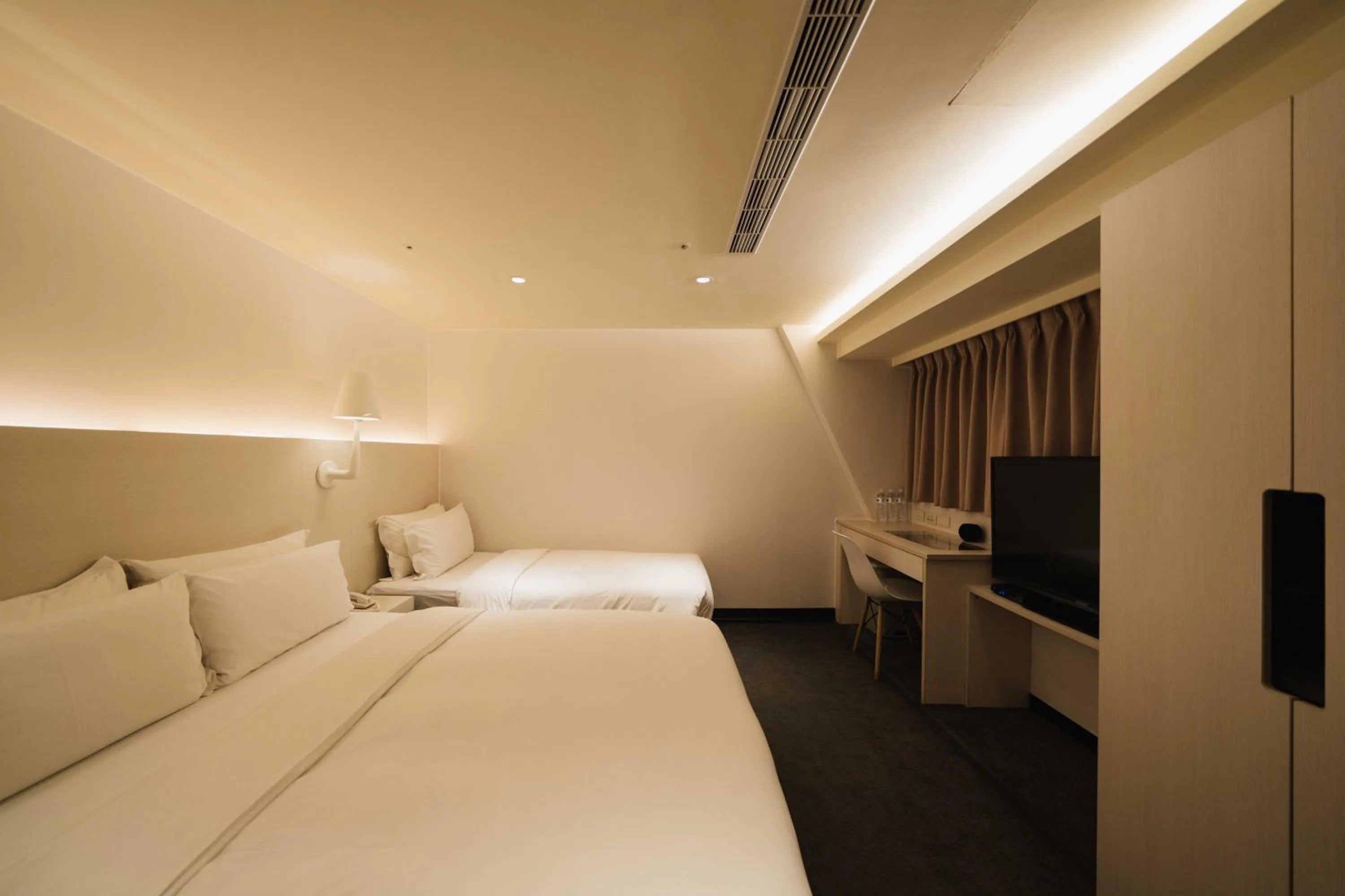 Photo of the whole room, Bed in SWIIO Hotel Ximending