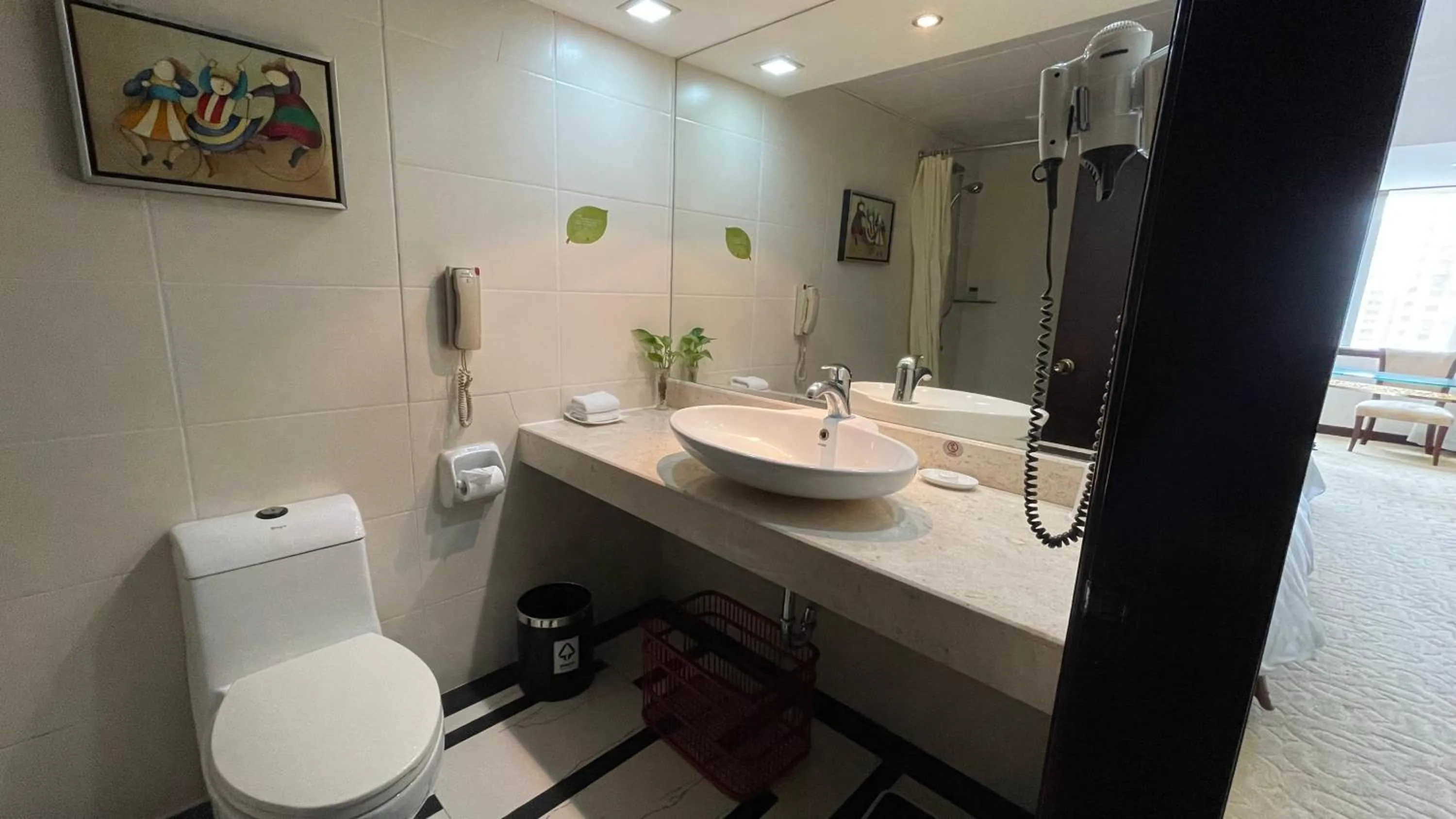 Shower, Bathroom in Hotel Canton