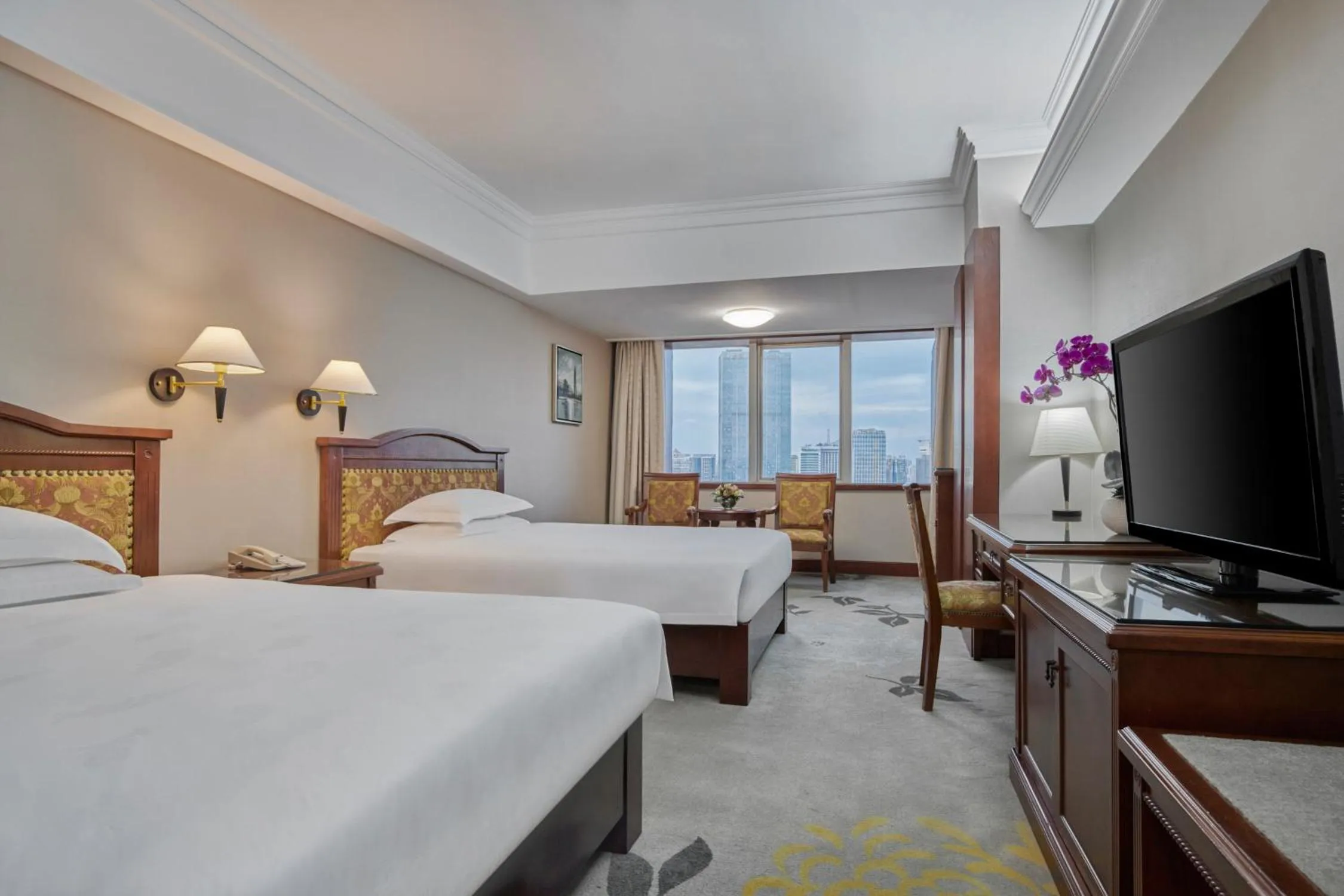 Bed, TV/Entertainment Center in Hotel Canton