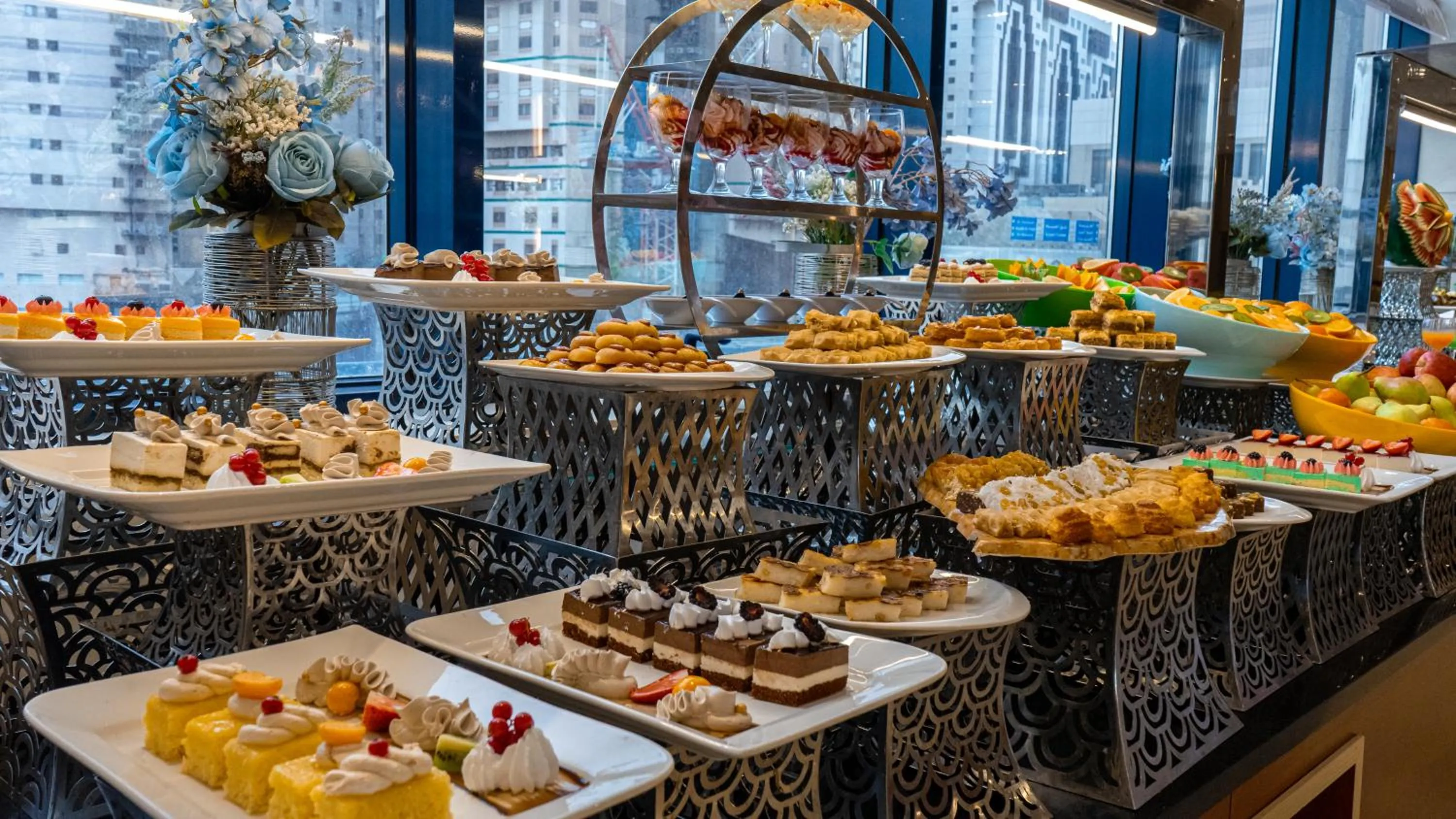 Restaurant/places to eat in Al Safwah Hotel First Tower 1