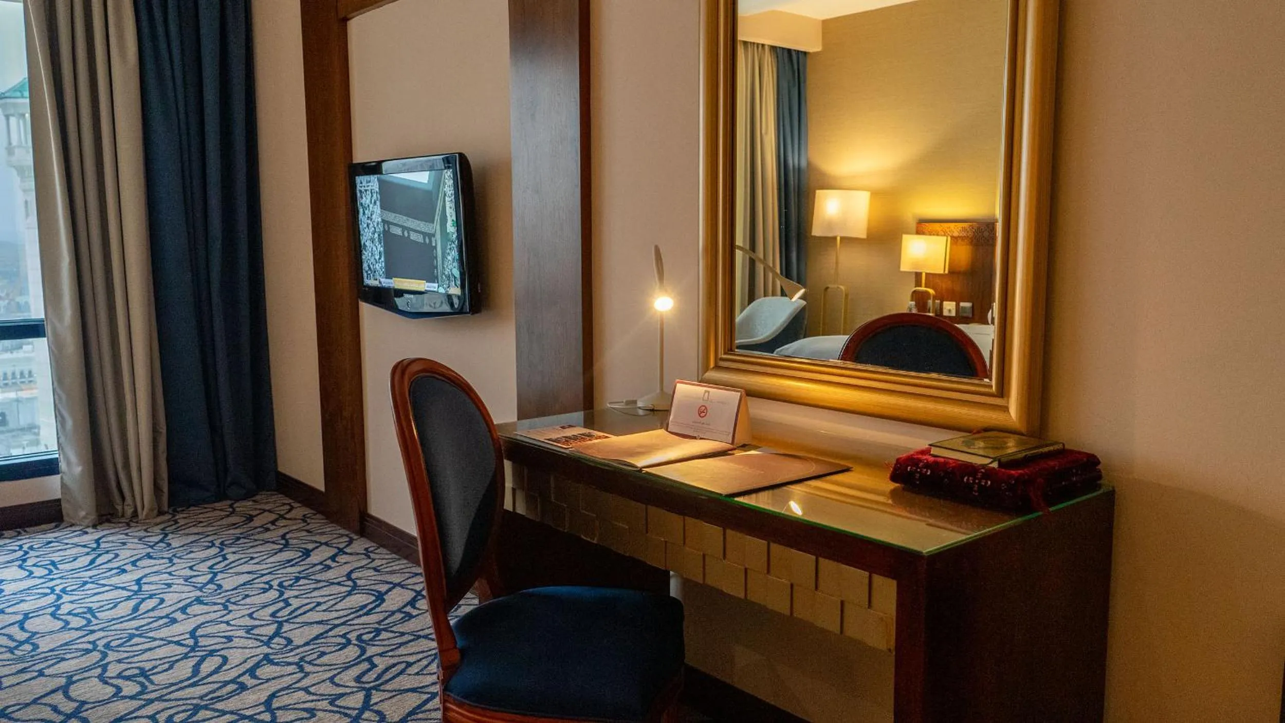 Seating area in Al Safwah Hotel First Tower 1