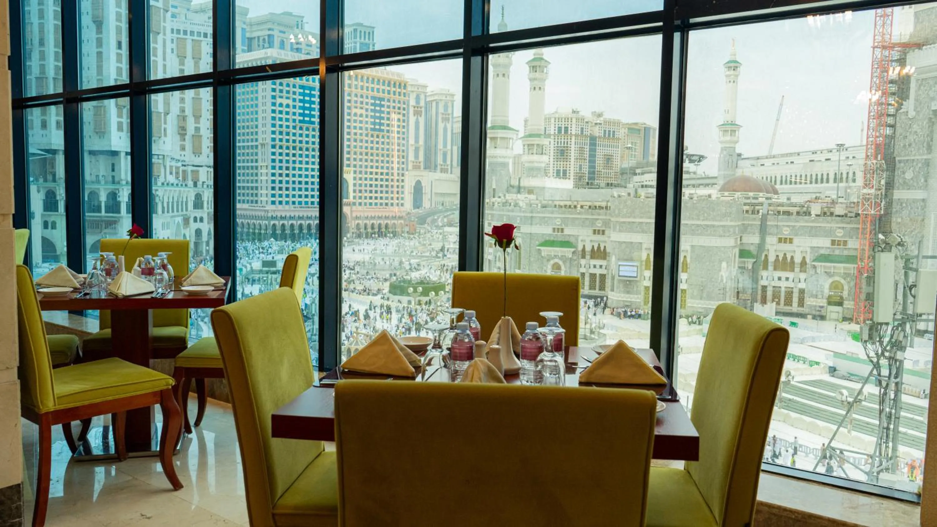 Restaurant/places to eat in Al Safwah Hotel First Tower 1