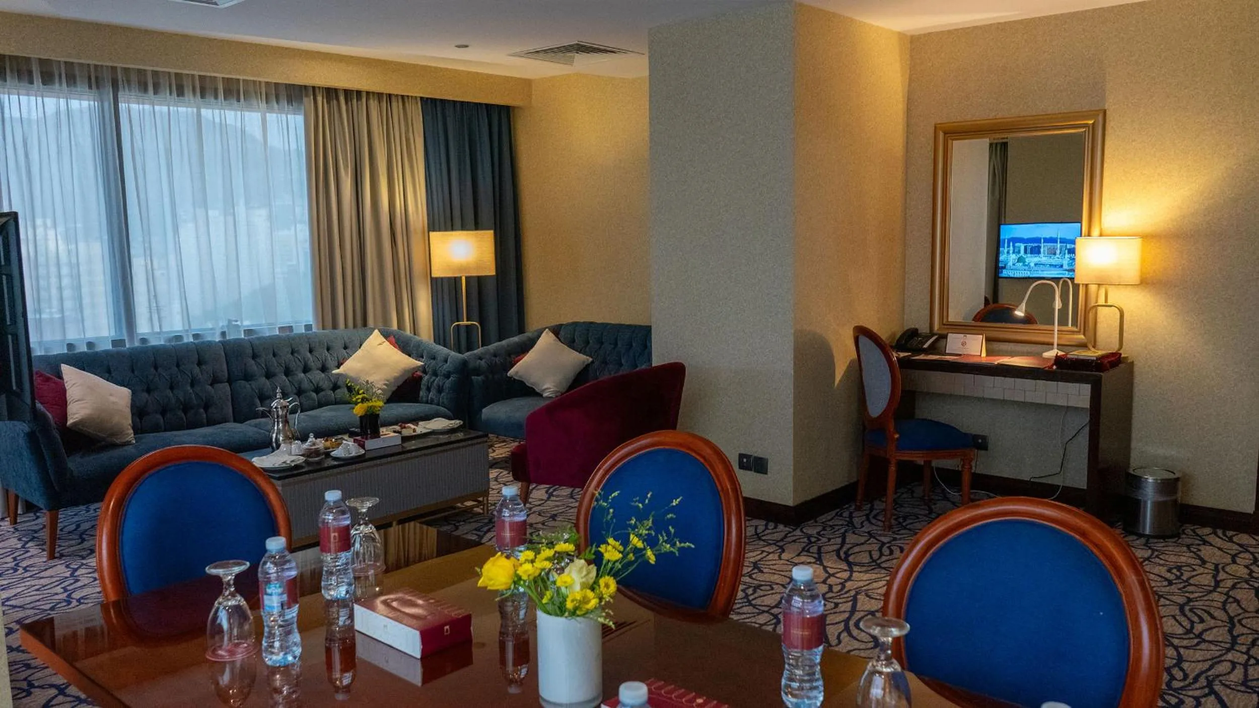 Seating area in Al Safwah Hotel First Tower 1