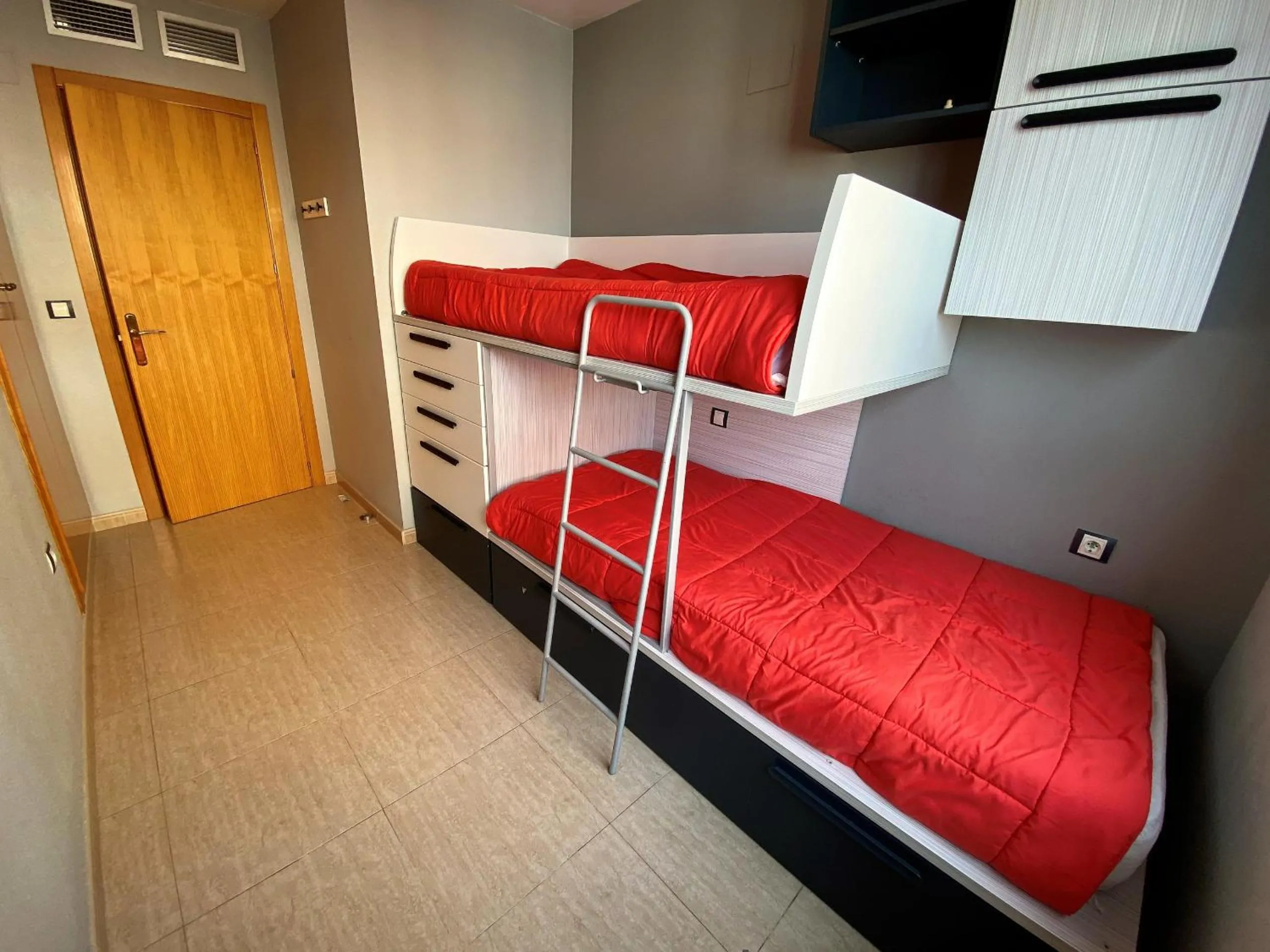 Bed in A468 - Villamar - 2004 Finestrat s.l.