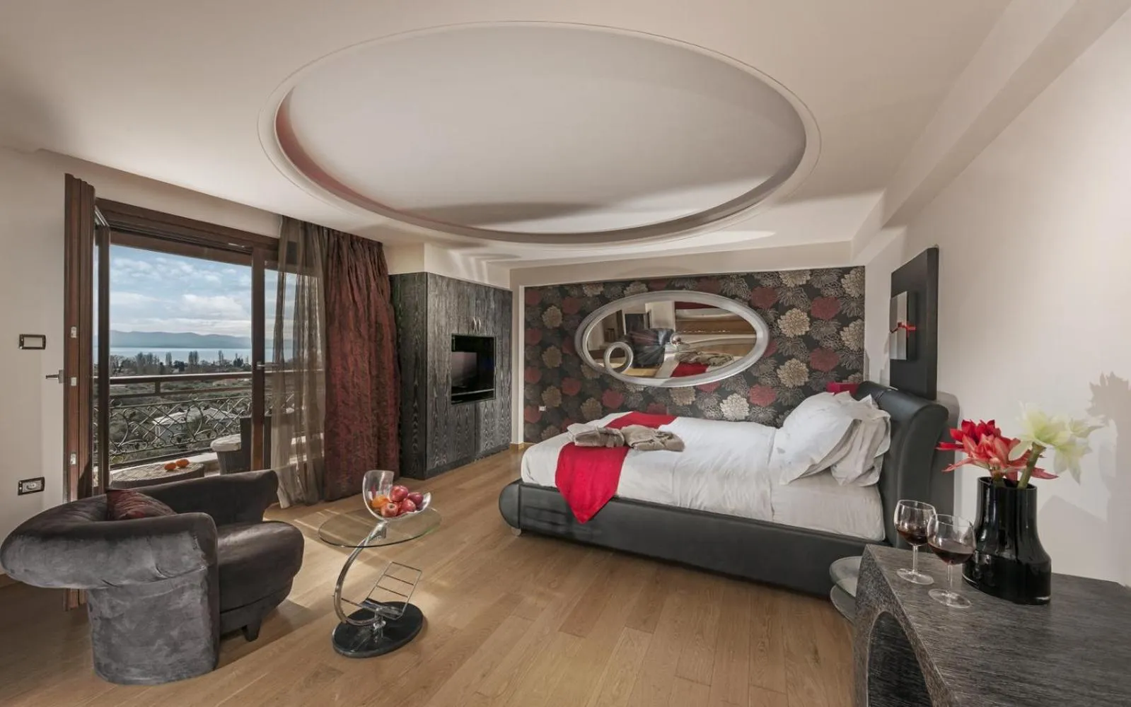 Bed in Iakovakis Suites & Spa