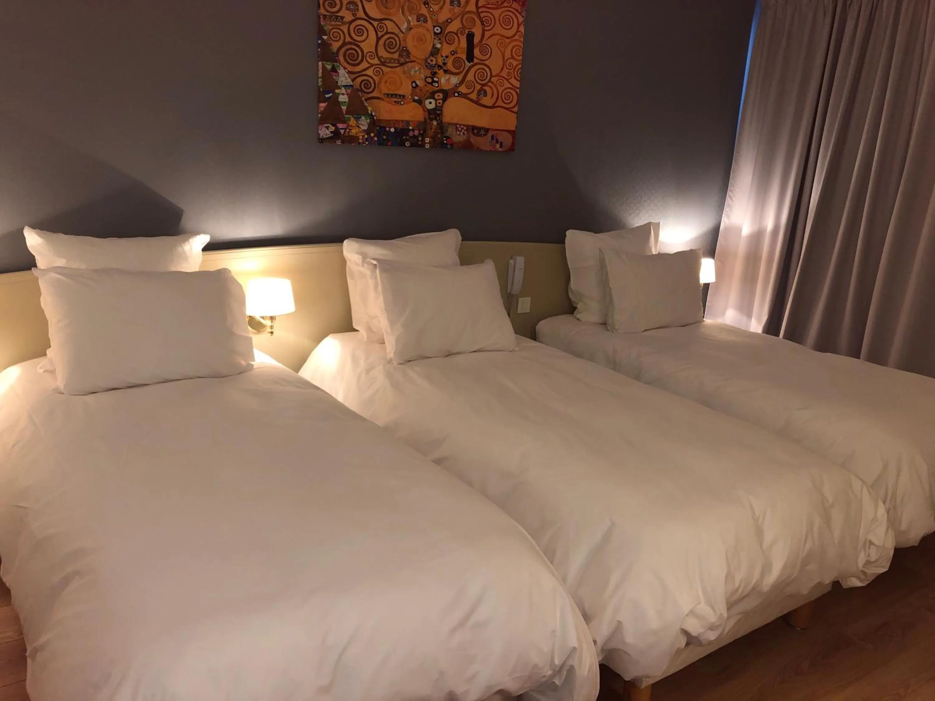 Bedroom, Bed in Grand Hôtel d'Espagne