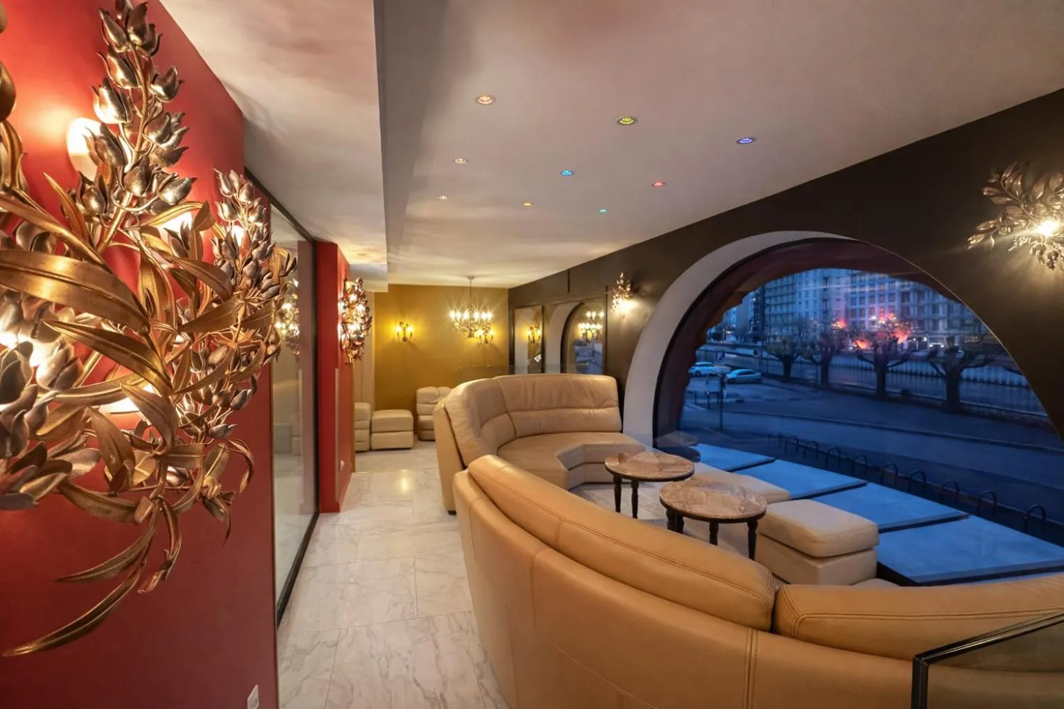 Property building in Grand Hôtel d'Espagne