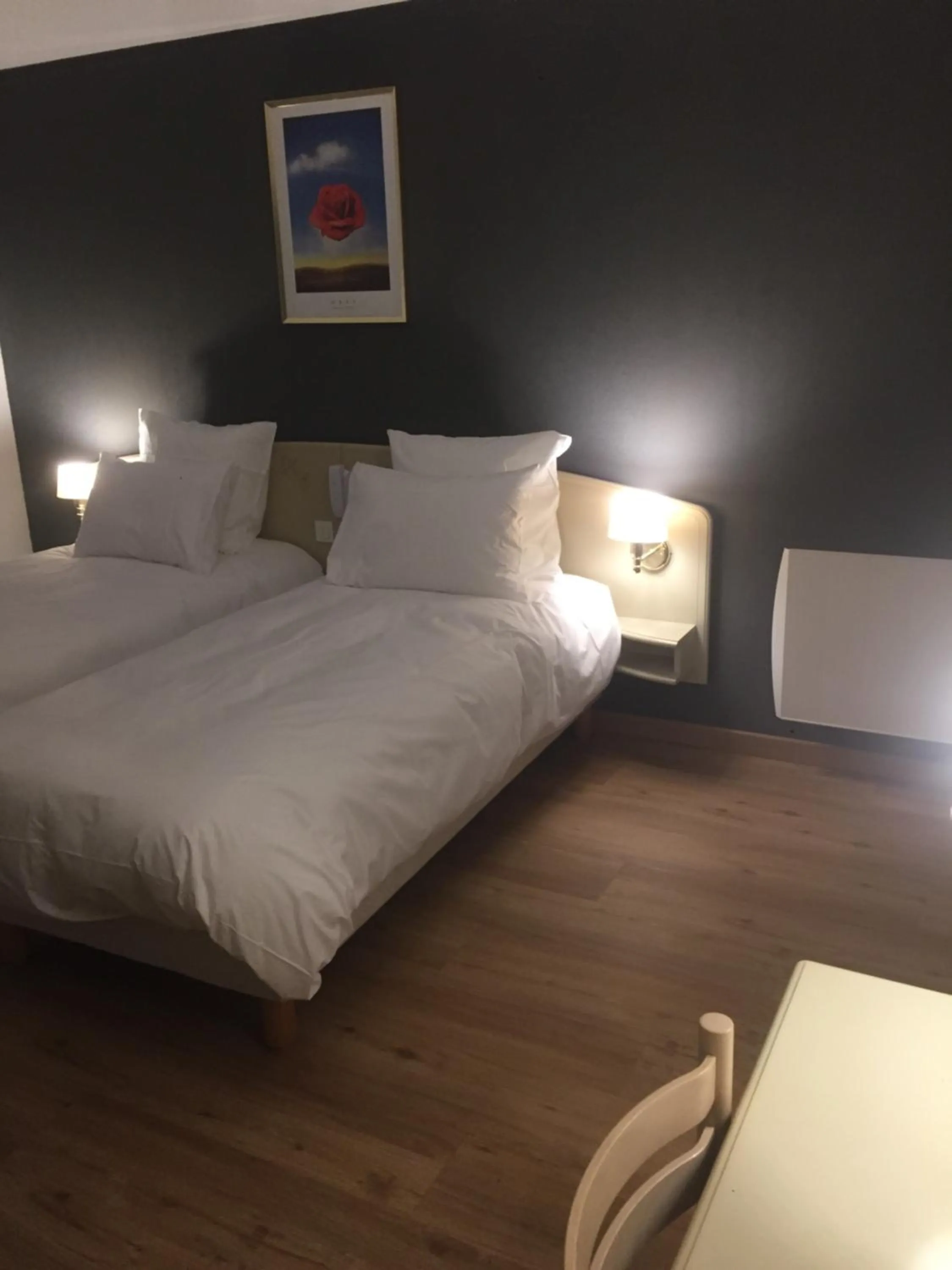 Bedroom, Bed in Grand Hôtel d'Espagne