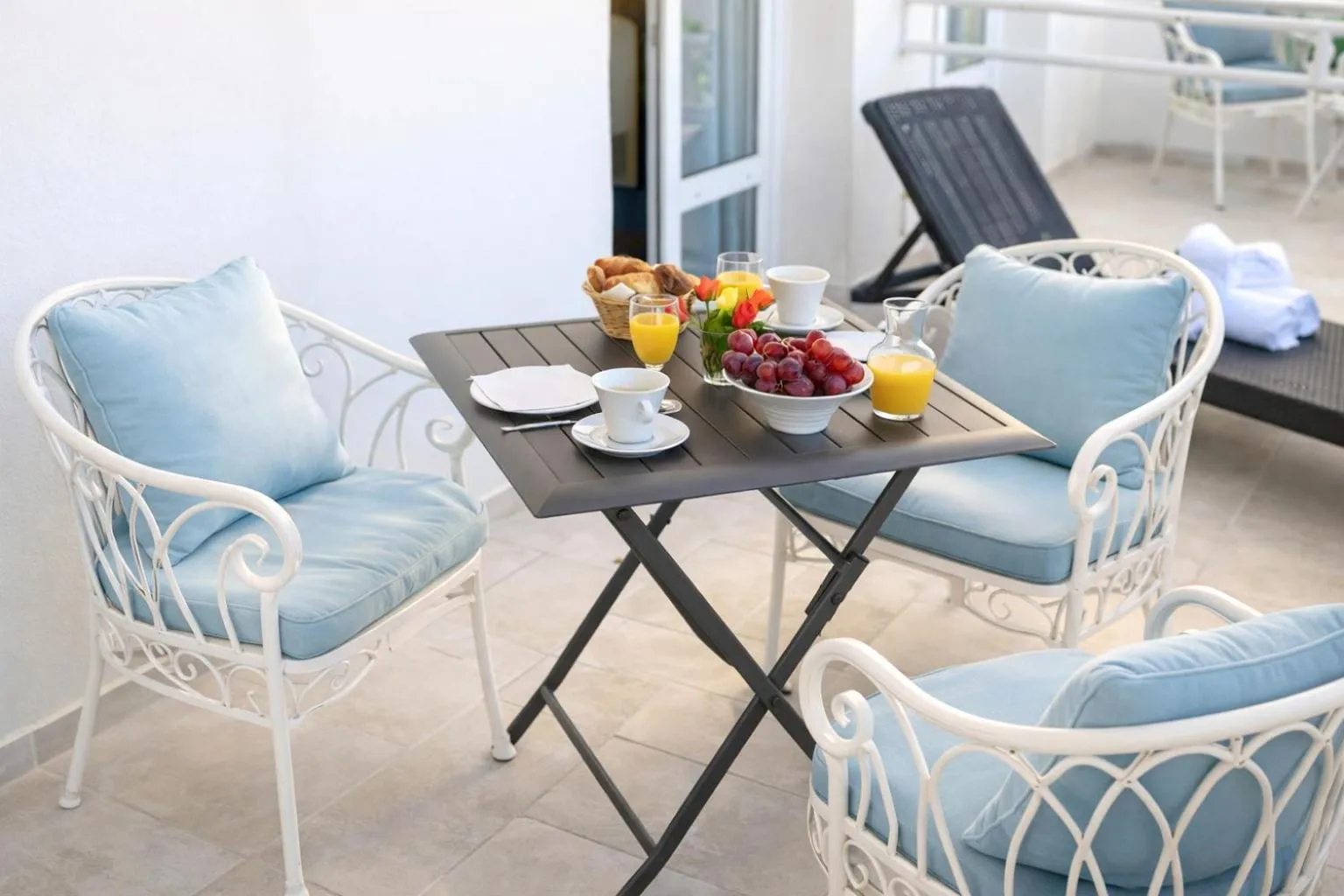 Property building in Grand Hôtel d'Espagne