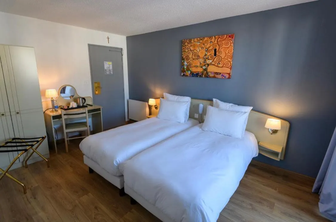 Bed in Grand Hôtel d'Espagne