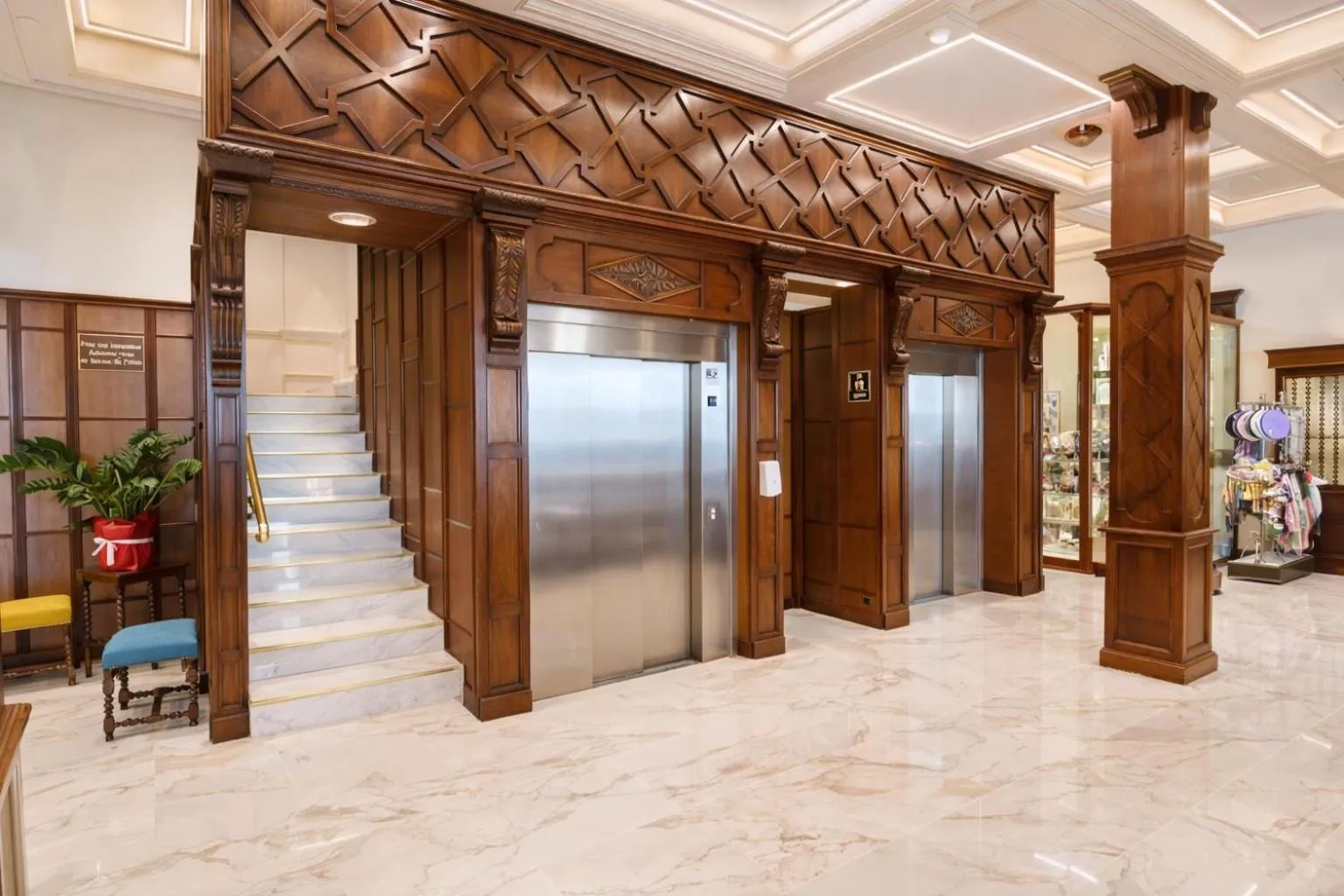 Property building in Grand Hôtel d'Espagne