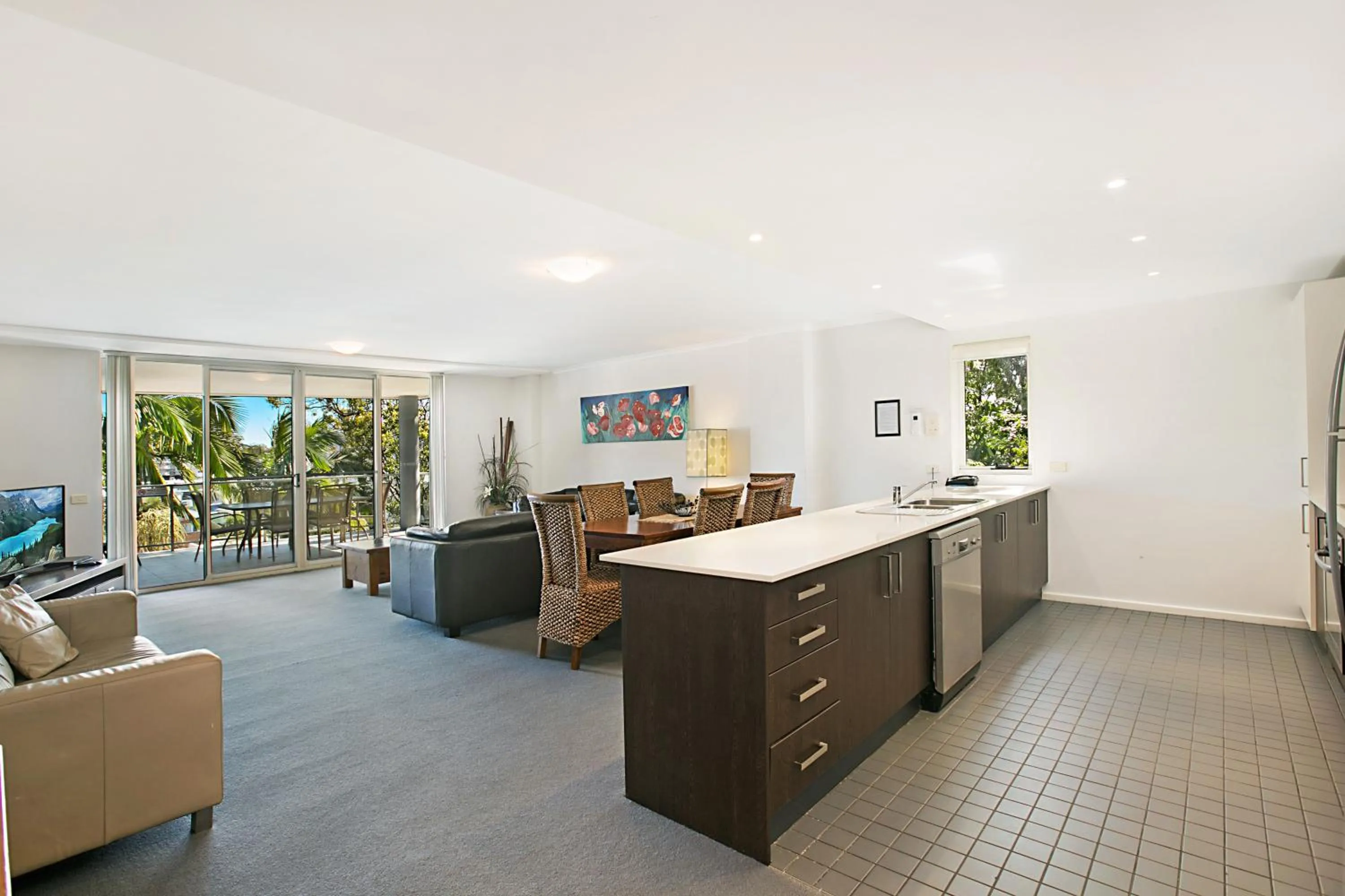 Kitchen or kitchenette in Mantra Nelson Bay