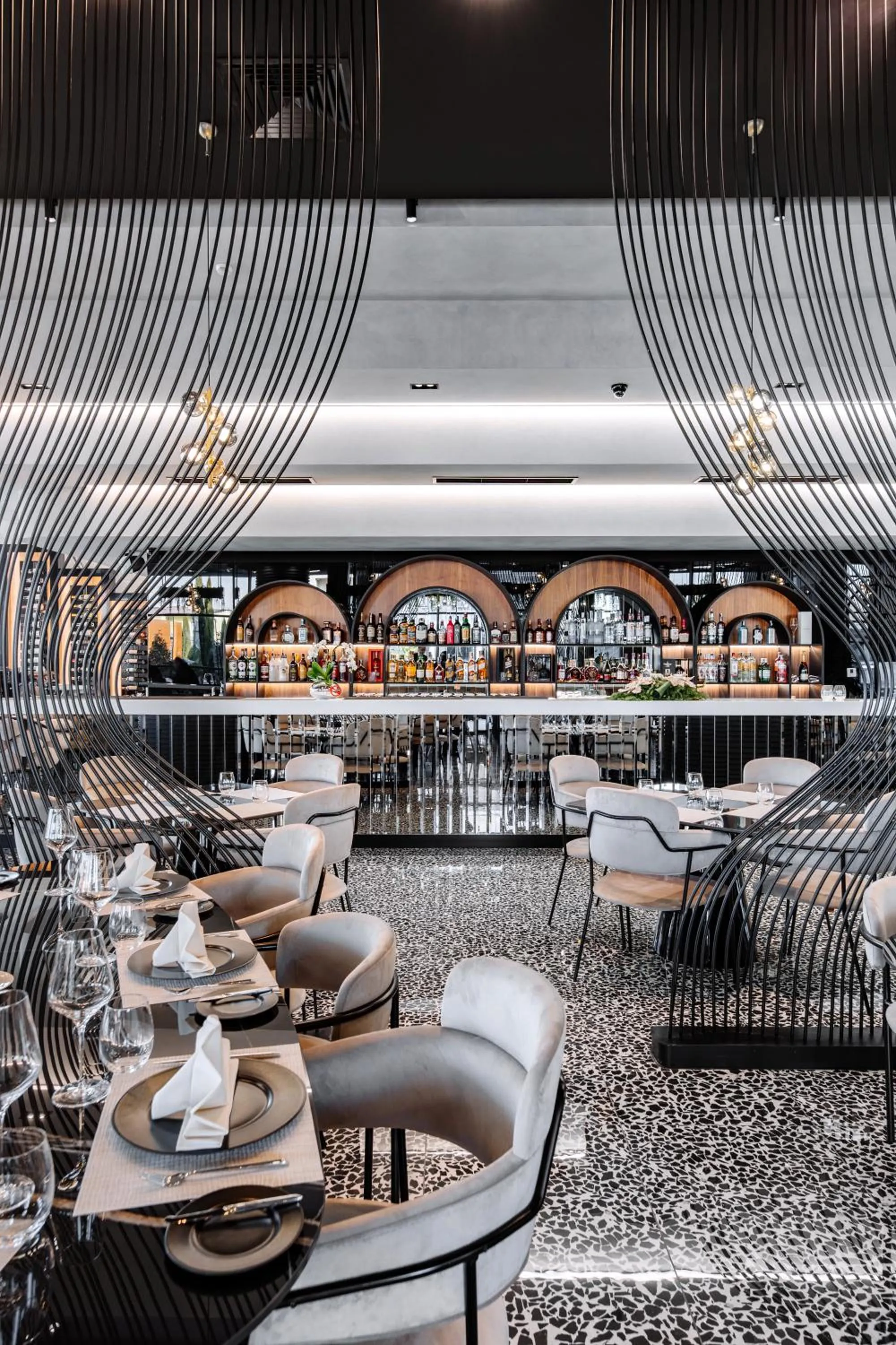 Restaurant/places to eat in Hotel Mirror