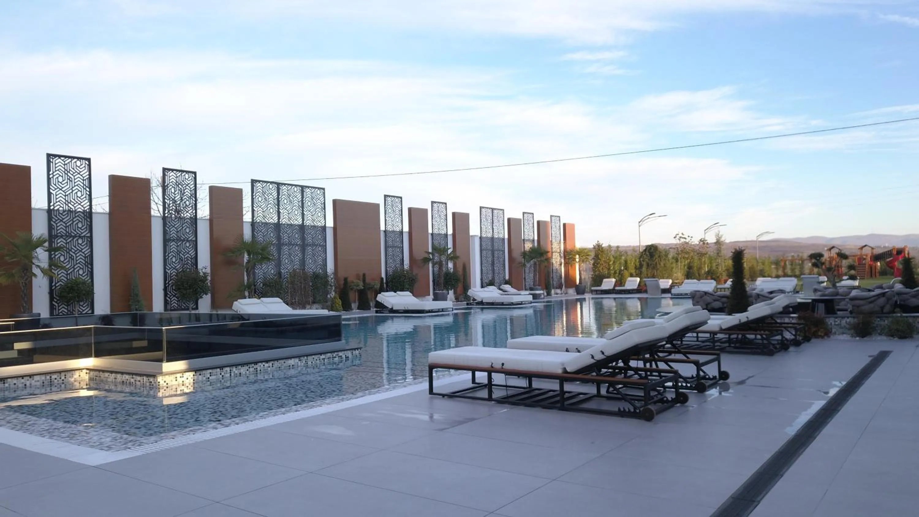 Pool view in Hotel Mirror
