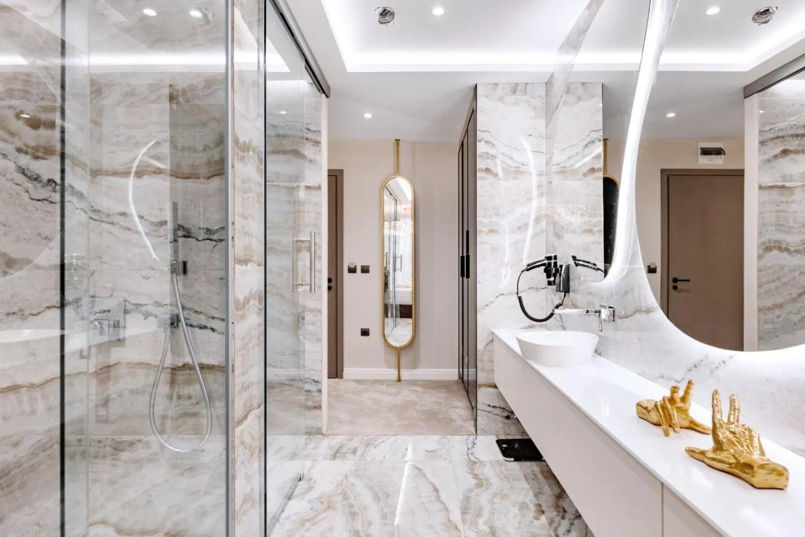 Bathroom in Hotel Mirror