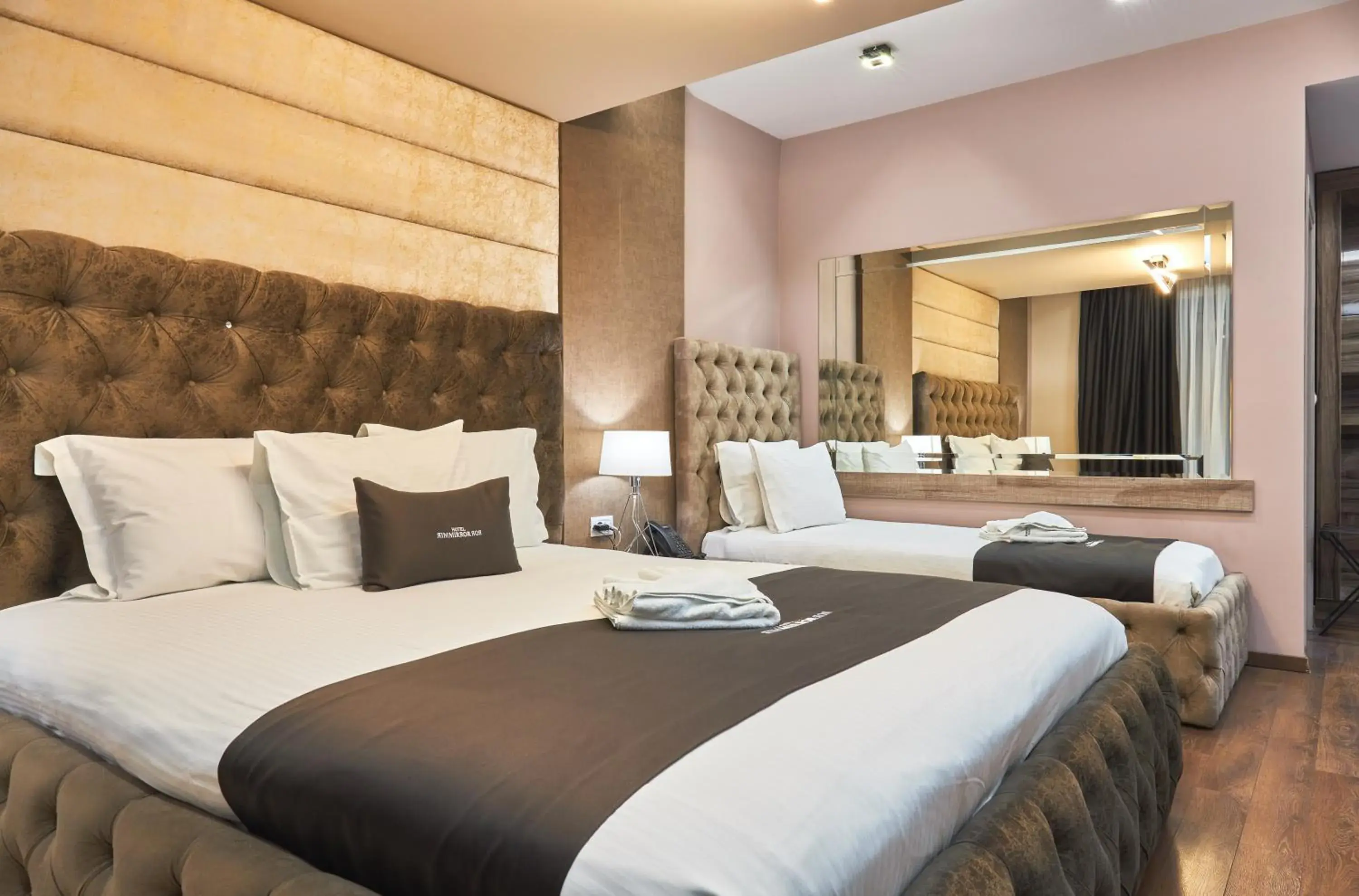 Deluxe Double Room with Balcony - Free Airport Shuttle in Hotel Mirror Deluxe Double Room with Balcony - Free Airport Shuttle in Hotel Mirror