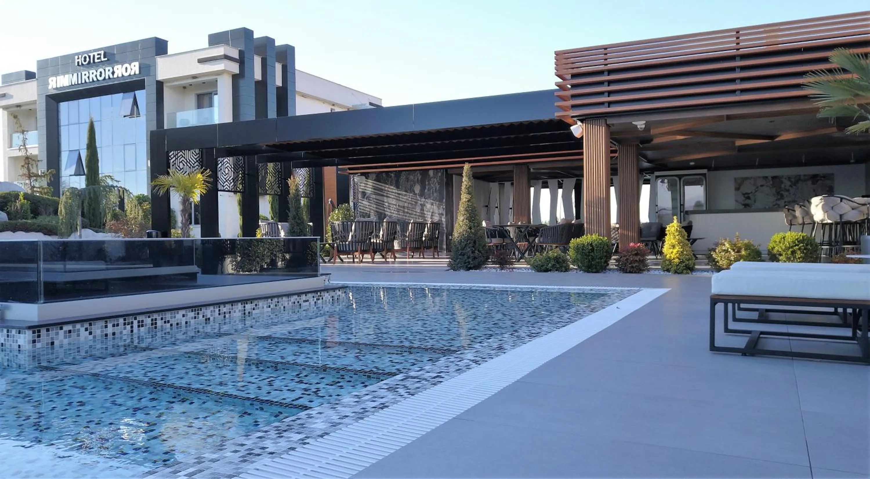 Swimming pool in Hotel Mirror