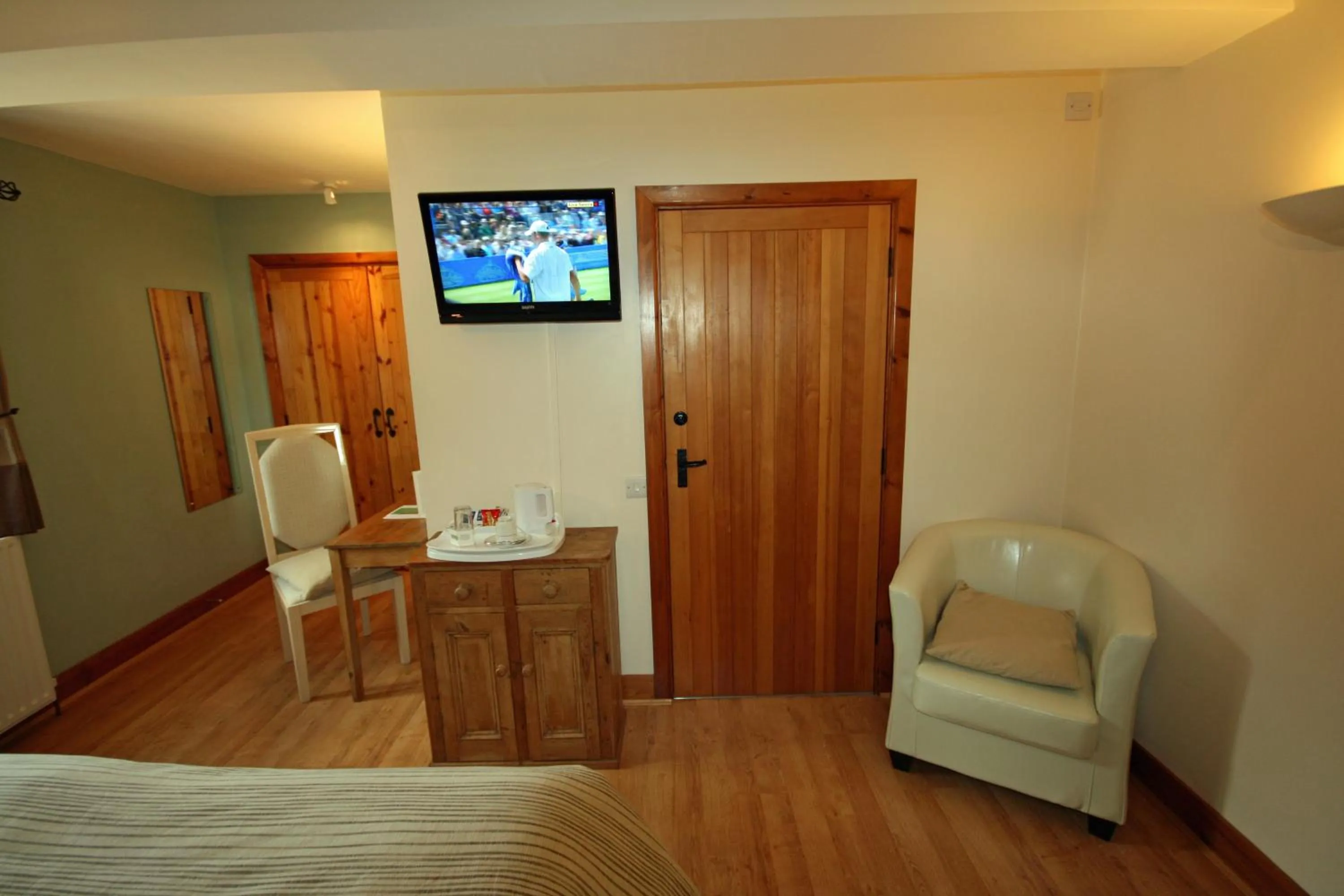 TV and multimedia, Bed in Upper Neatham Mill