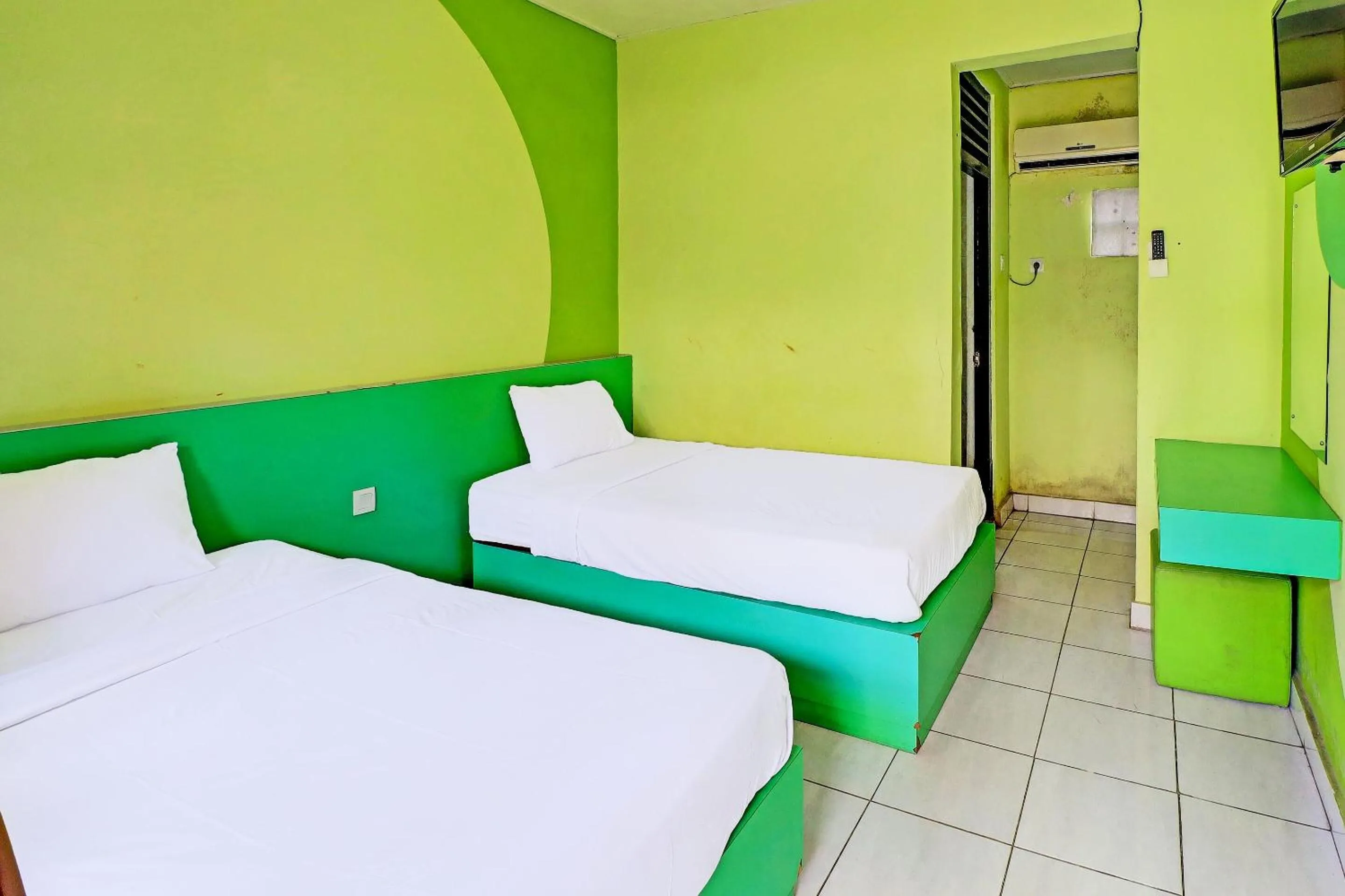 Bedroom in SUPER OYO 91870 Warna Kedaton