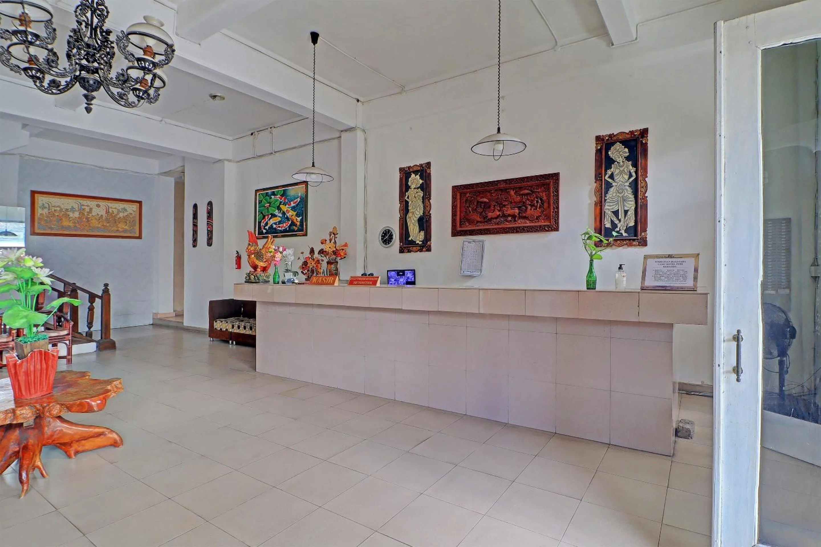 Lobby or reception in SUPER OYO 91870 Warna Kedaton