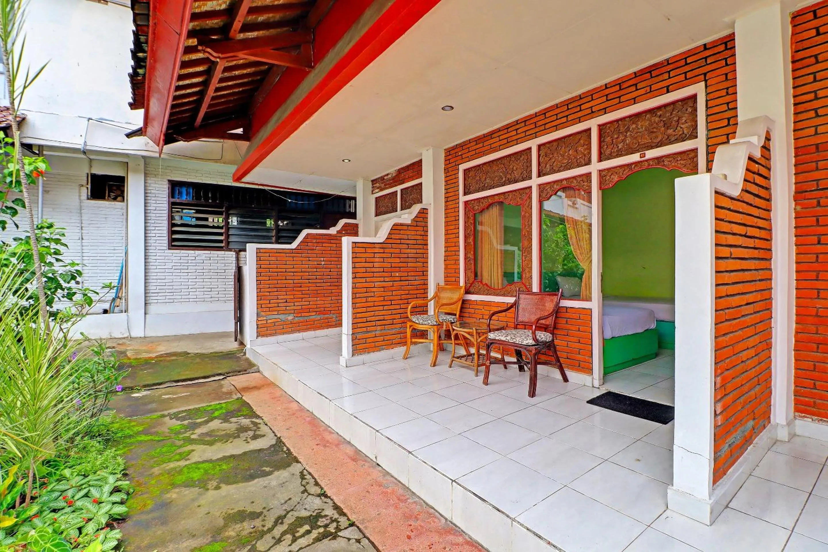 Lobby or reception in SUPER OYO 91870 Warna Kedaton