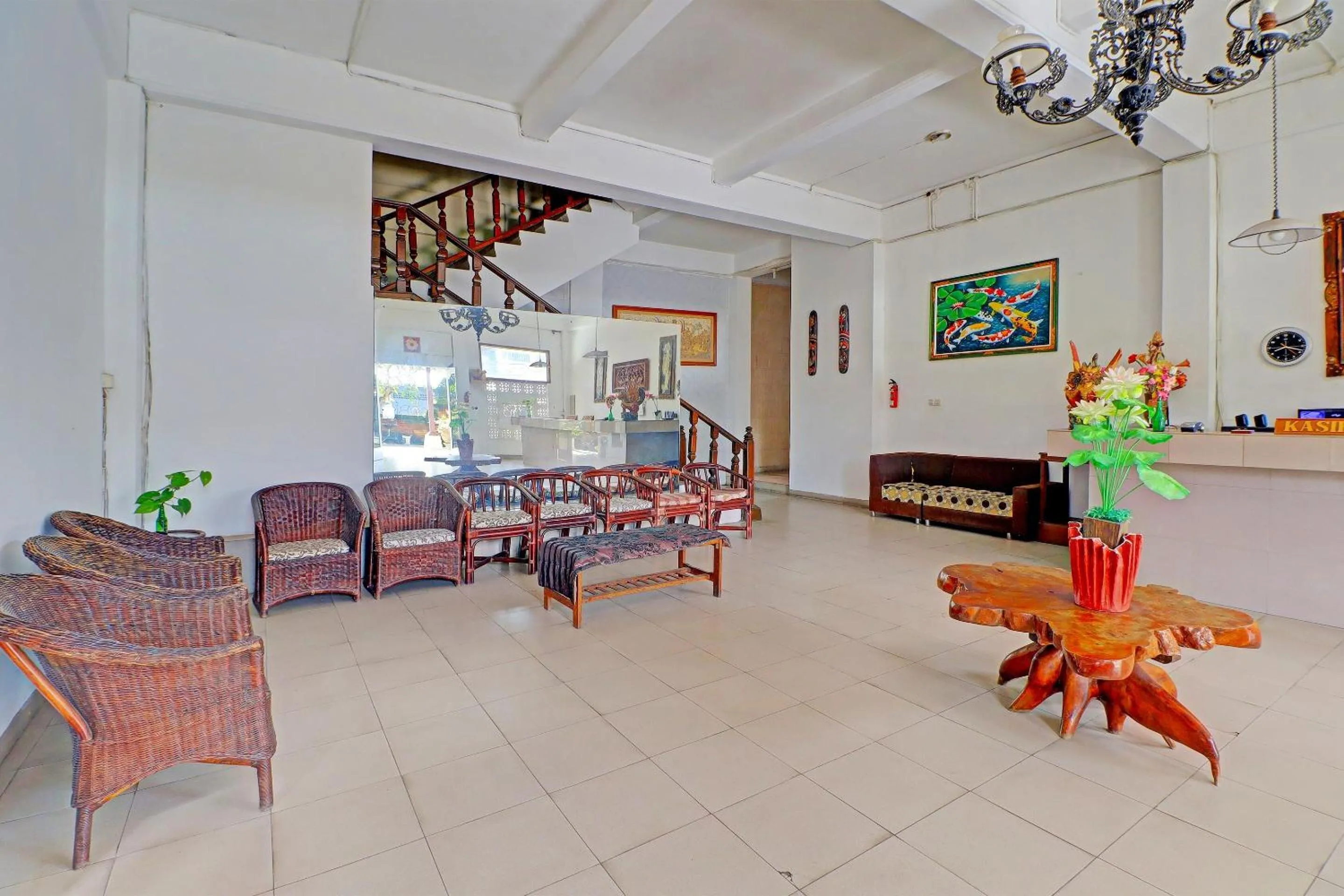 Lobby or reception in SUPER OYO 91870 Warna Kedaton