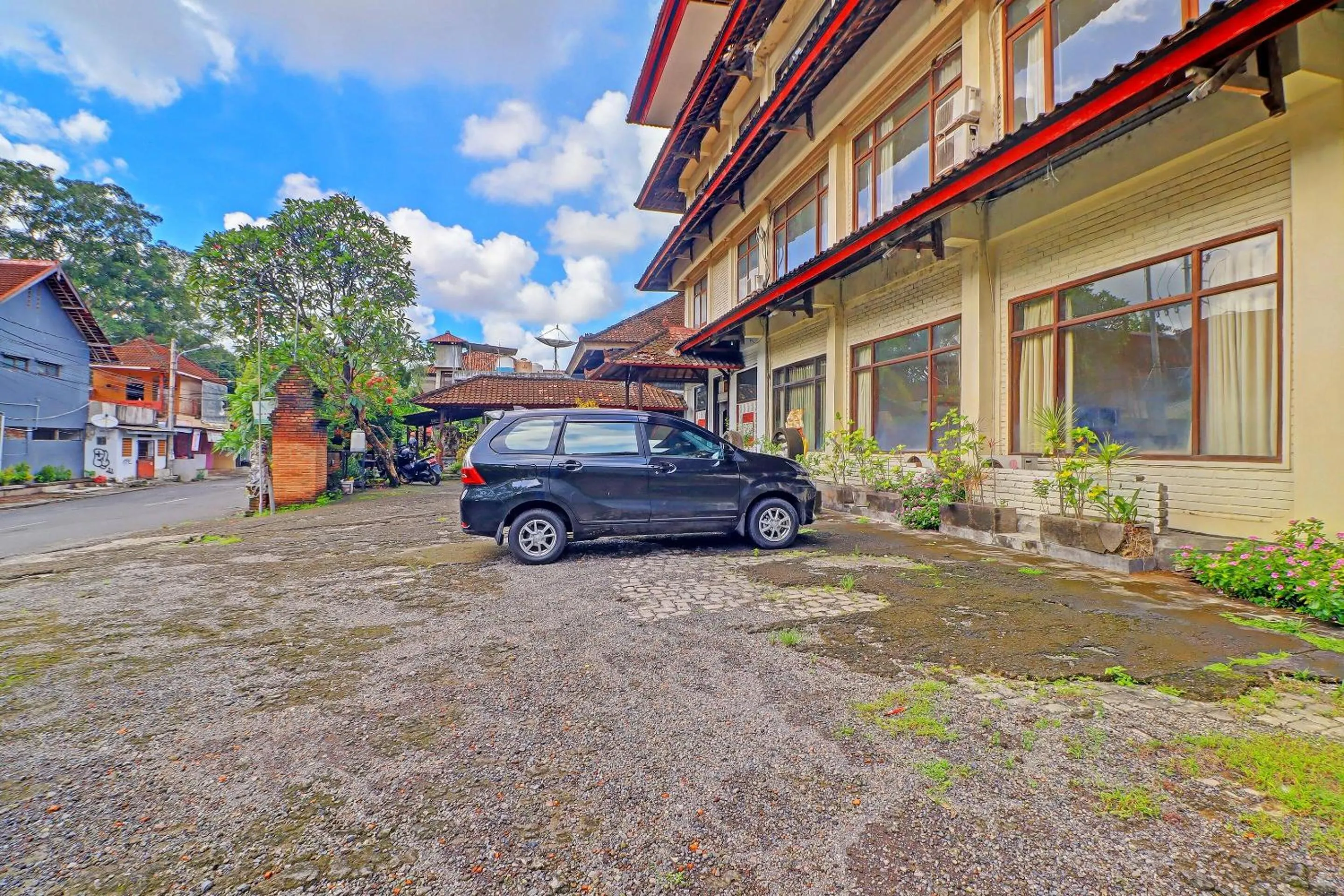 Facade/entrance in SUPER OYO 91870 Warna Kedaton