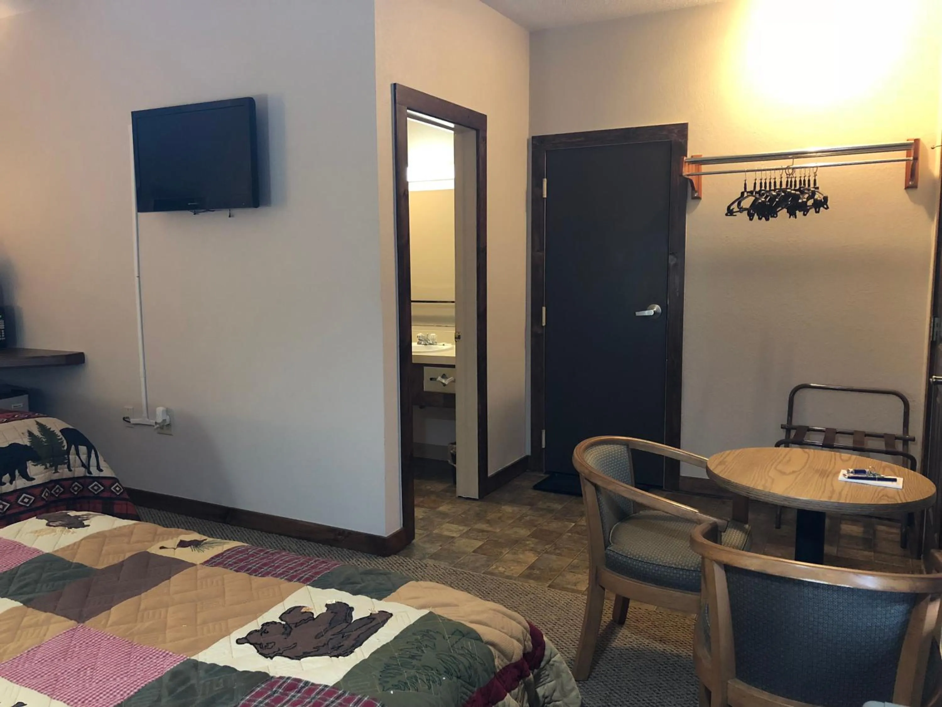 Photo of the whole room, Bed in Tug Hill Resort