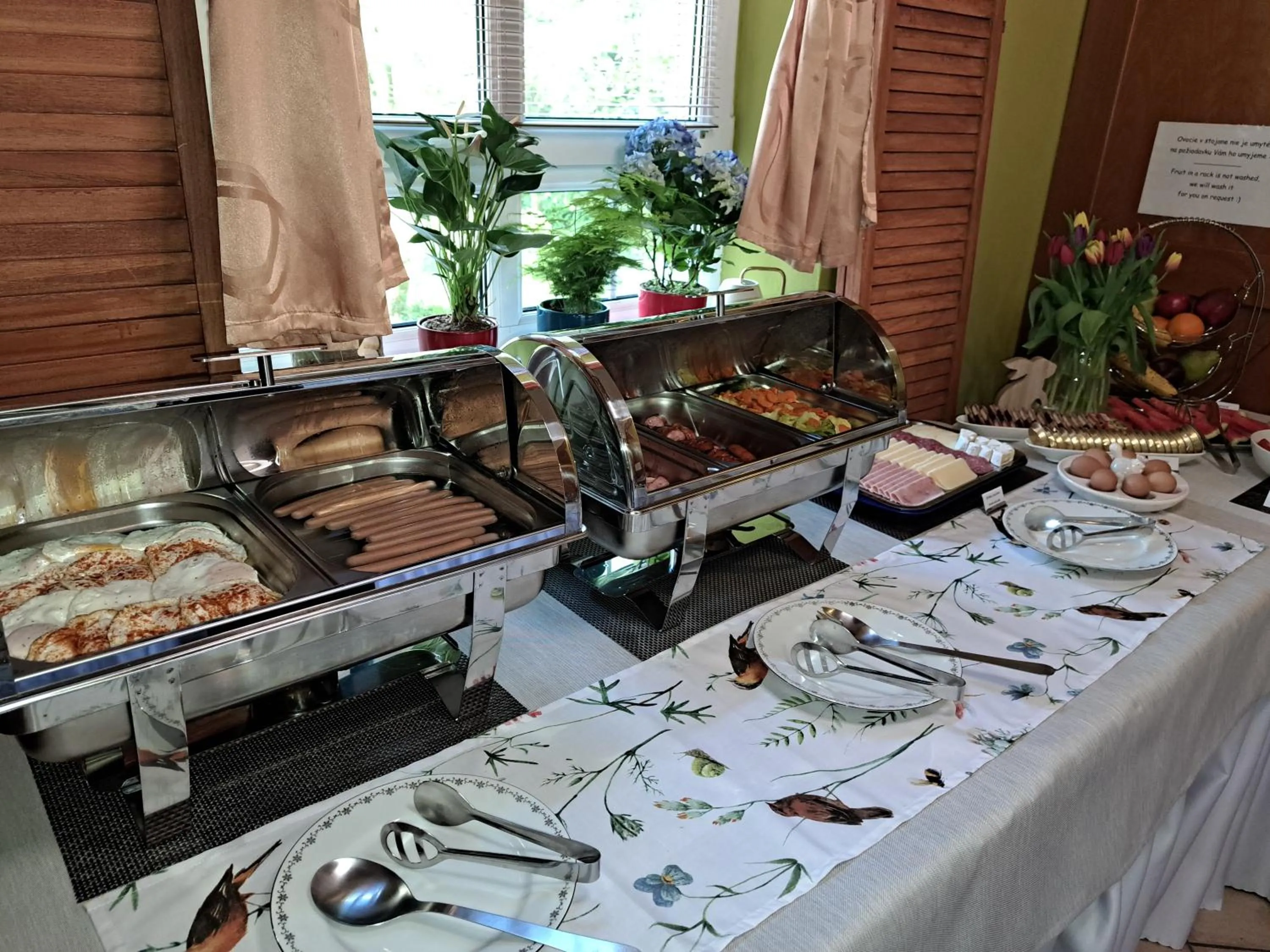 Restaurant/places to eat in Greenwood hotel