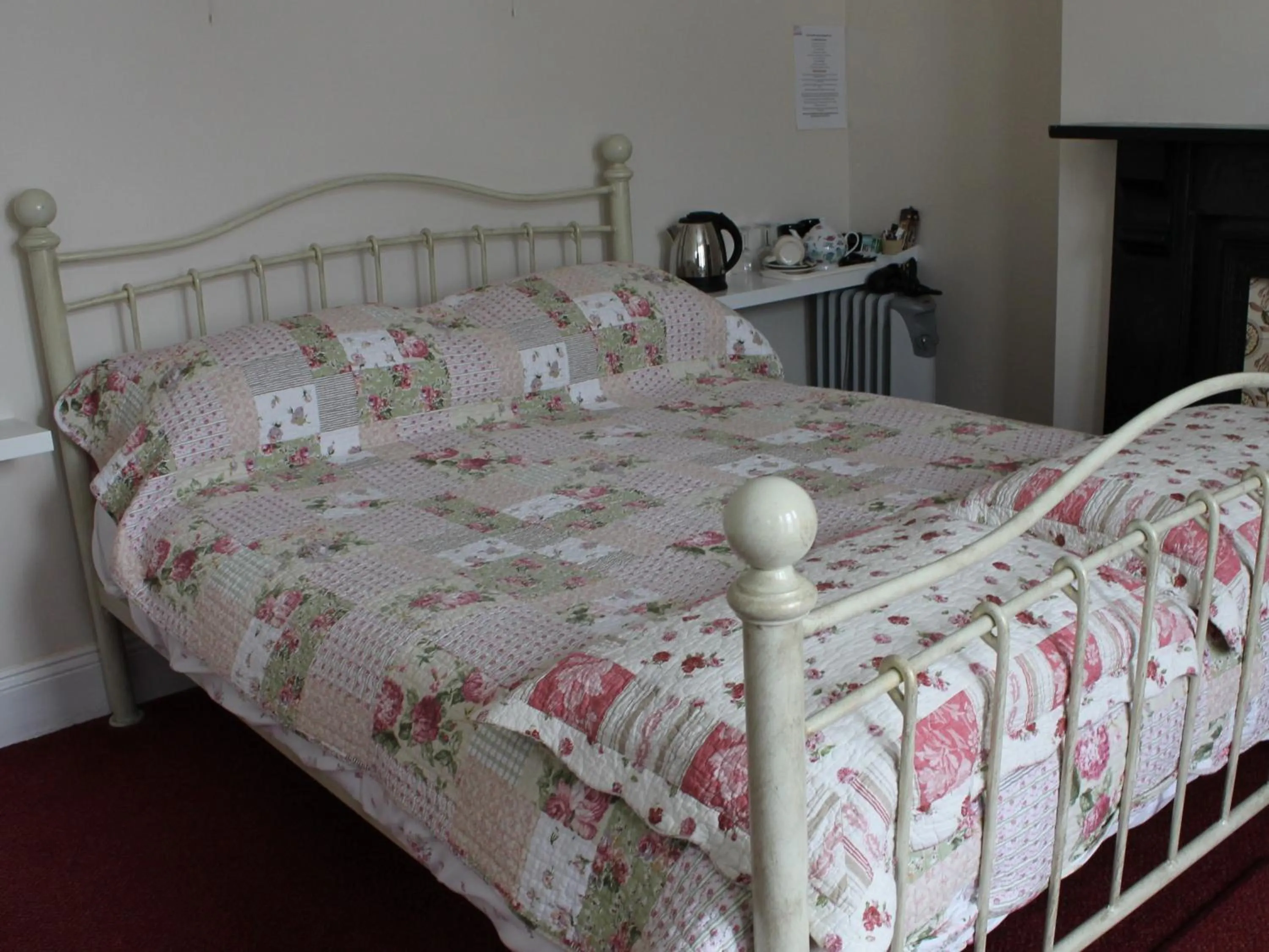 Bedroom, Bed in White Guest House