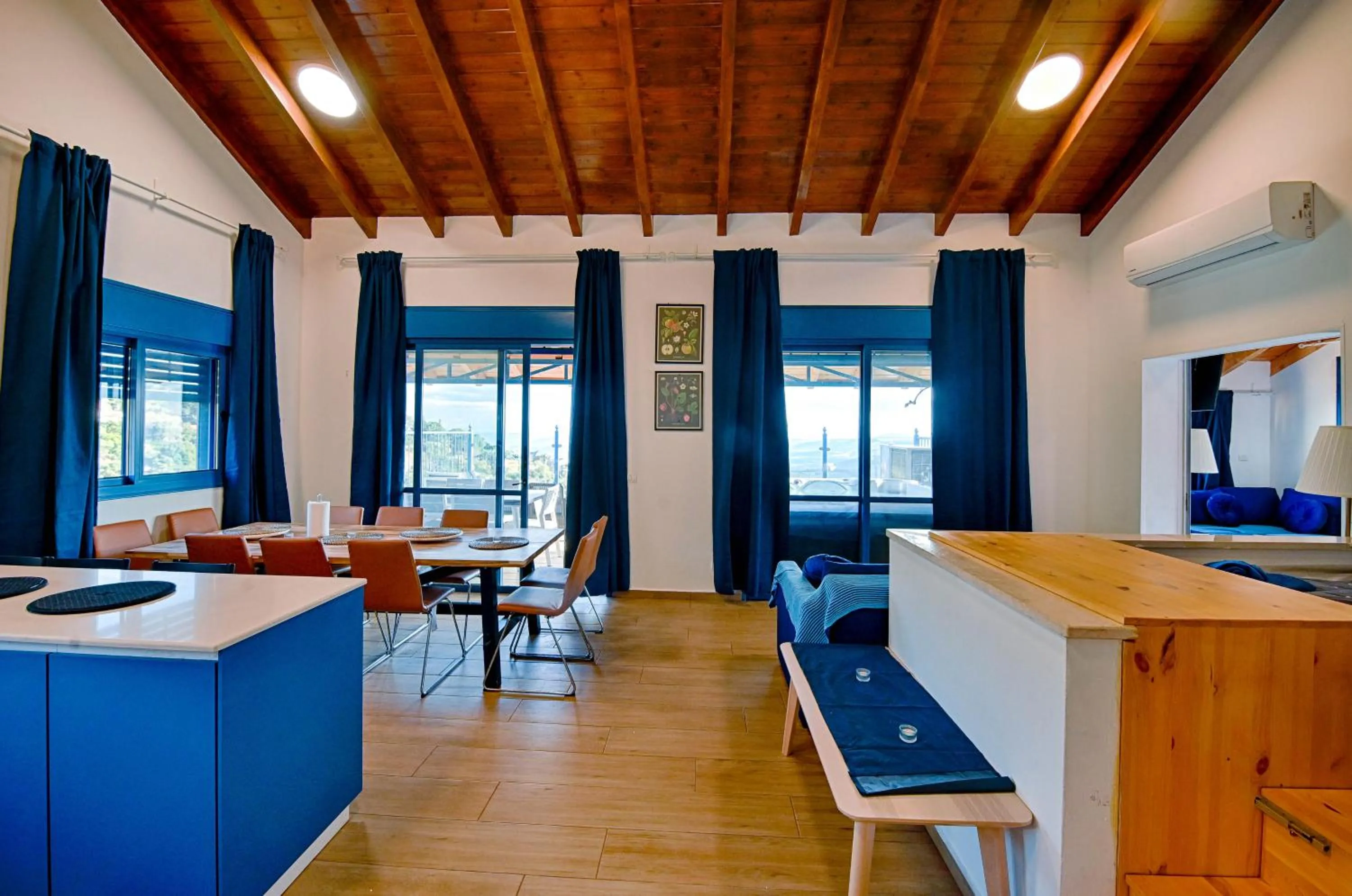 Living room in Ohn-Bar Guesthouse