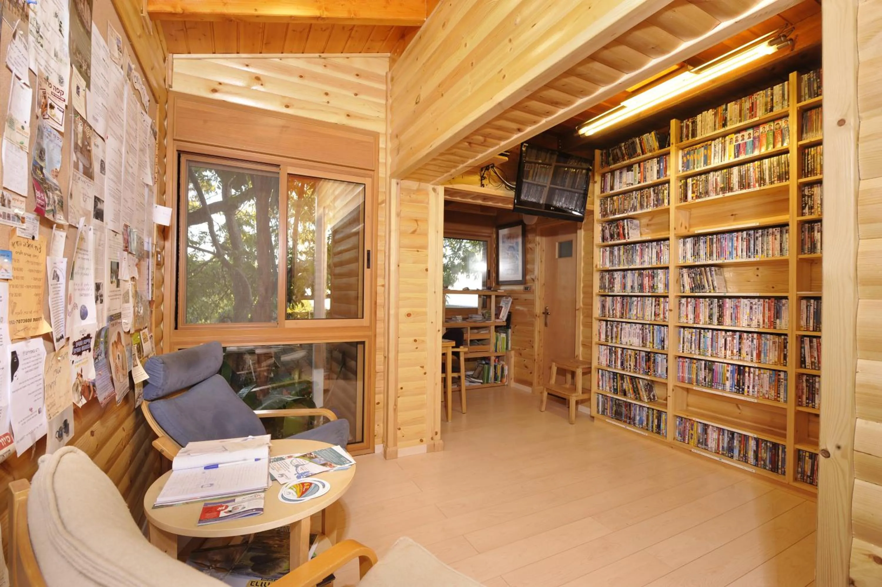 Library in Ohn-Bar Guesthouse