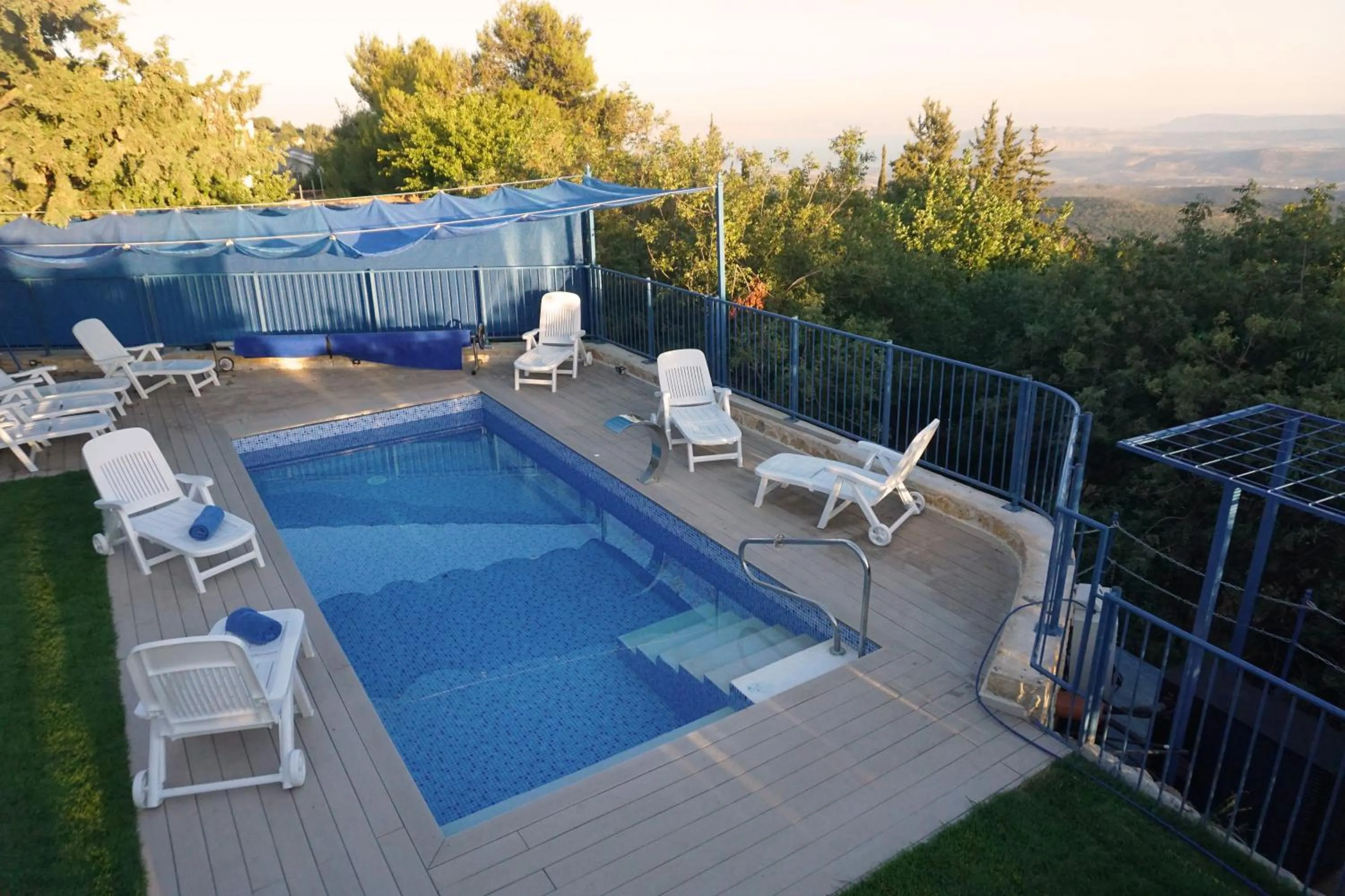 Swimming pool in Ohn-Bar Guesthouse