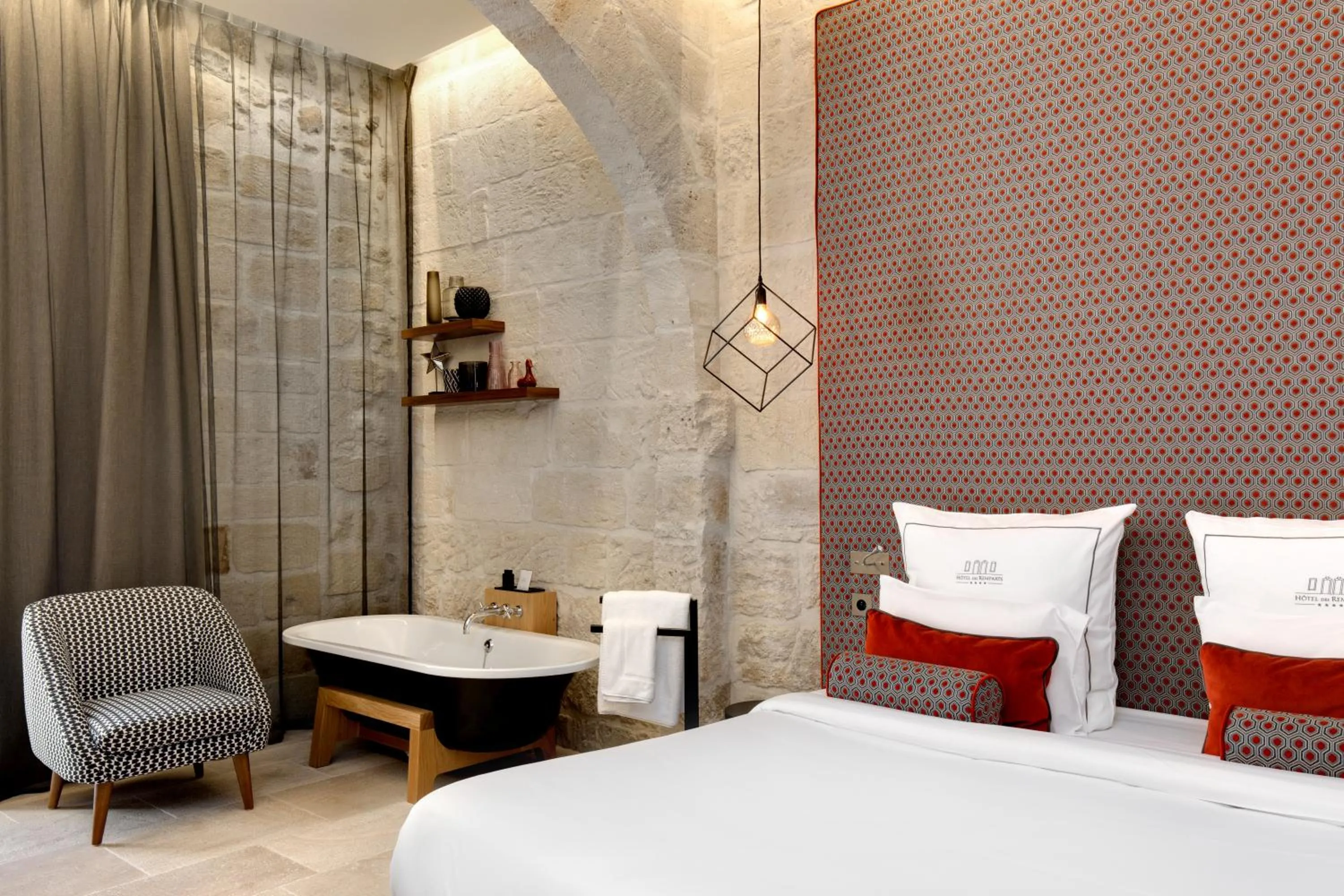 Photo of the whole room, Bed in Boutique Hôtel des Remparts & Spa