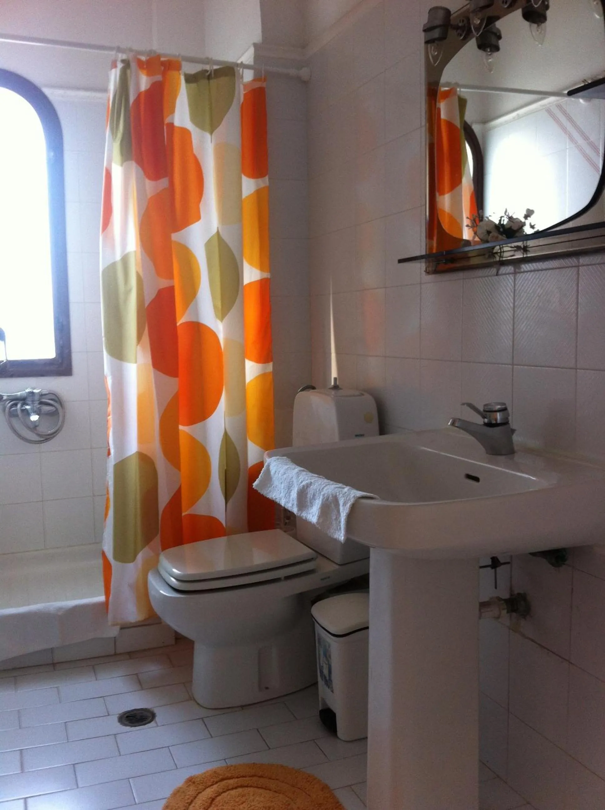 Toilet in Chris Studios & Apartments