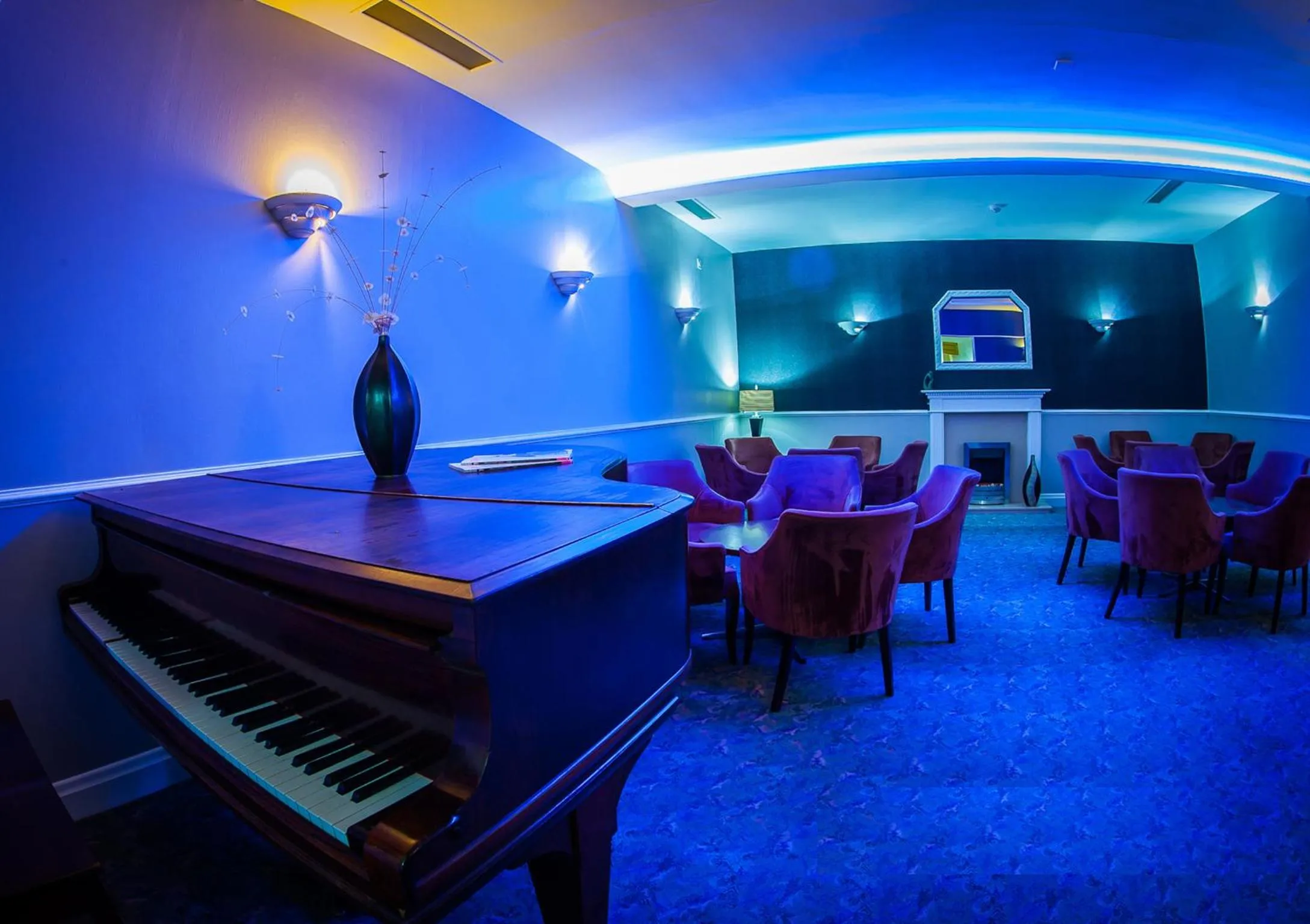 Communal lounge/ TV room in Norfolk Hotel