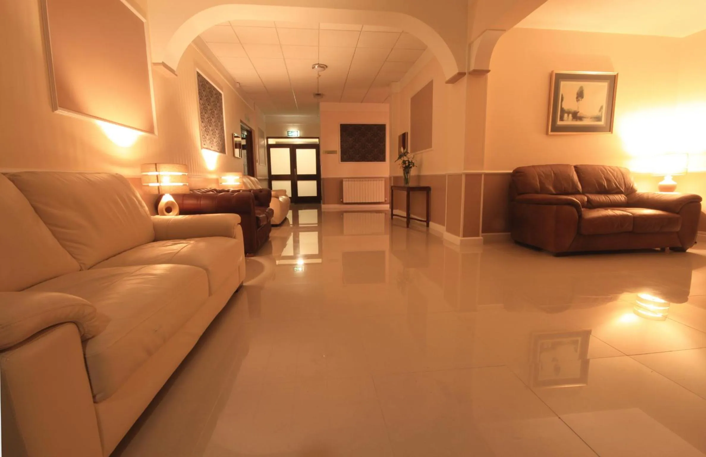 Facade/entrance in Norfolk Hotel