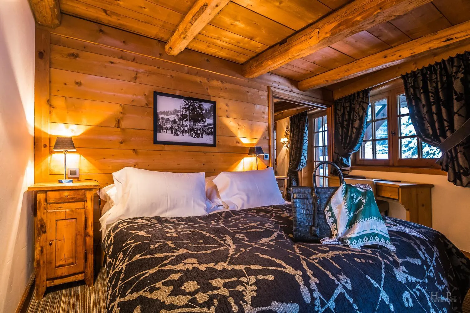 Bedroom, Bed in Fer à Cheval