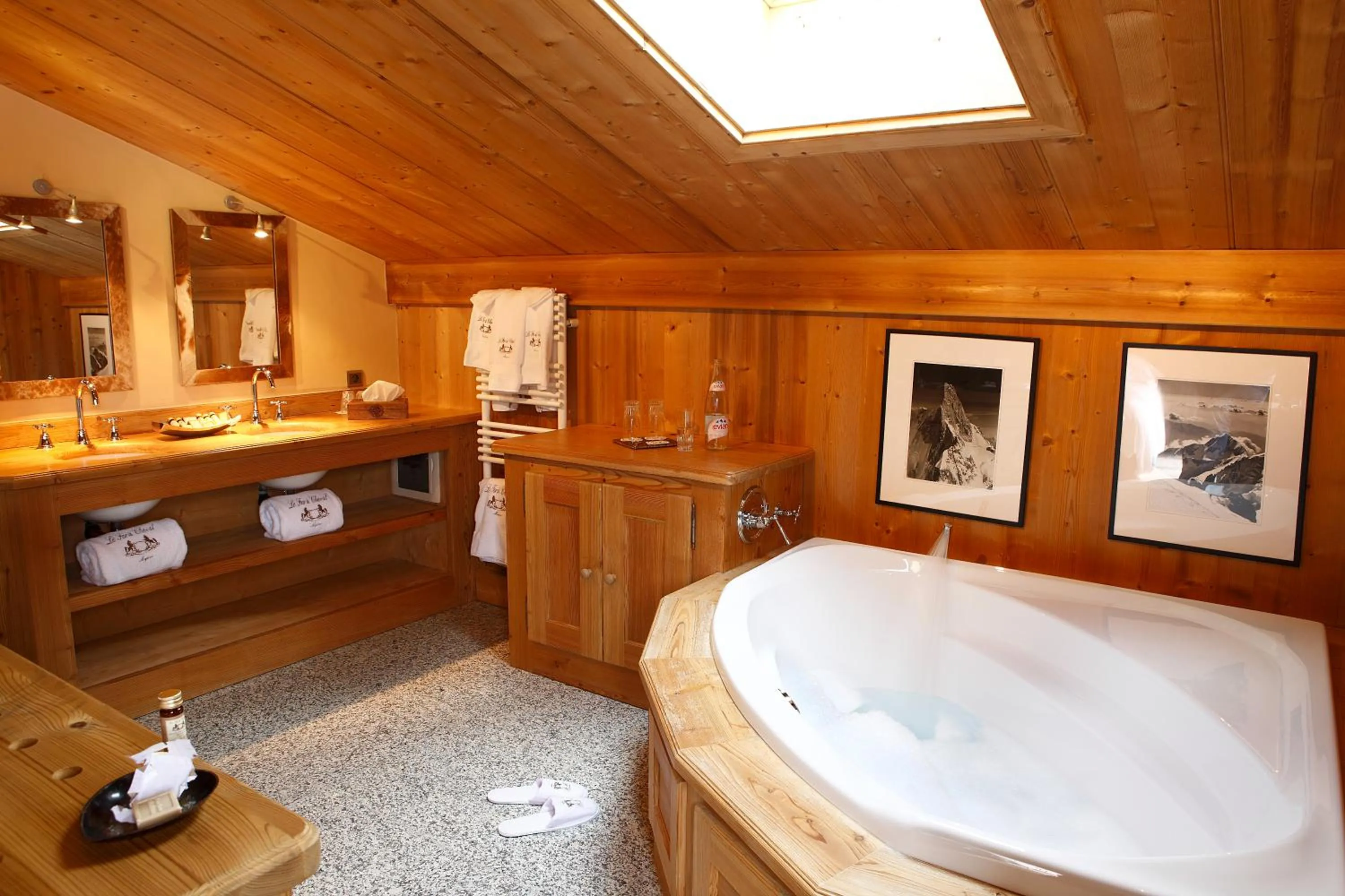 Bathroom in Fer à Cheval