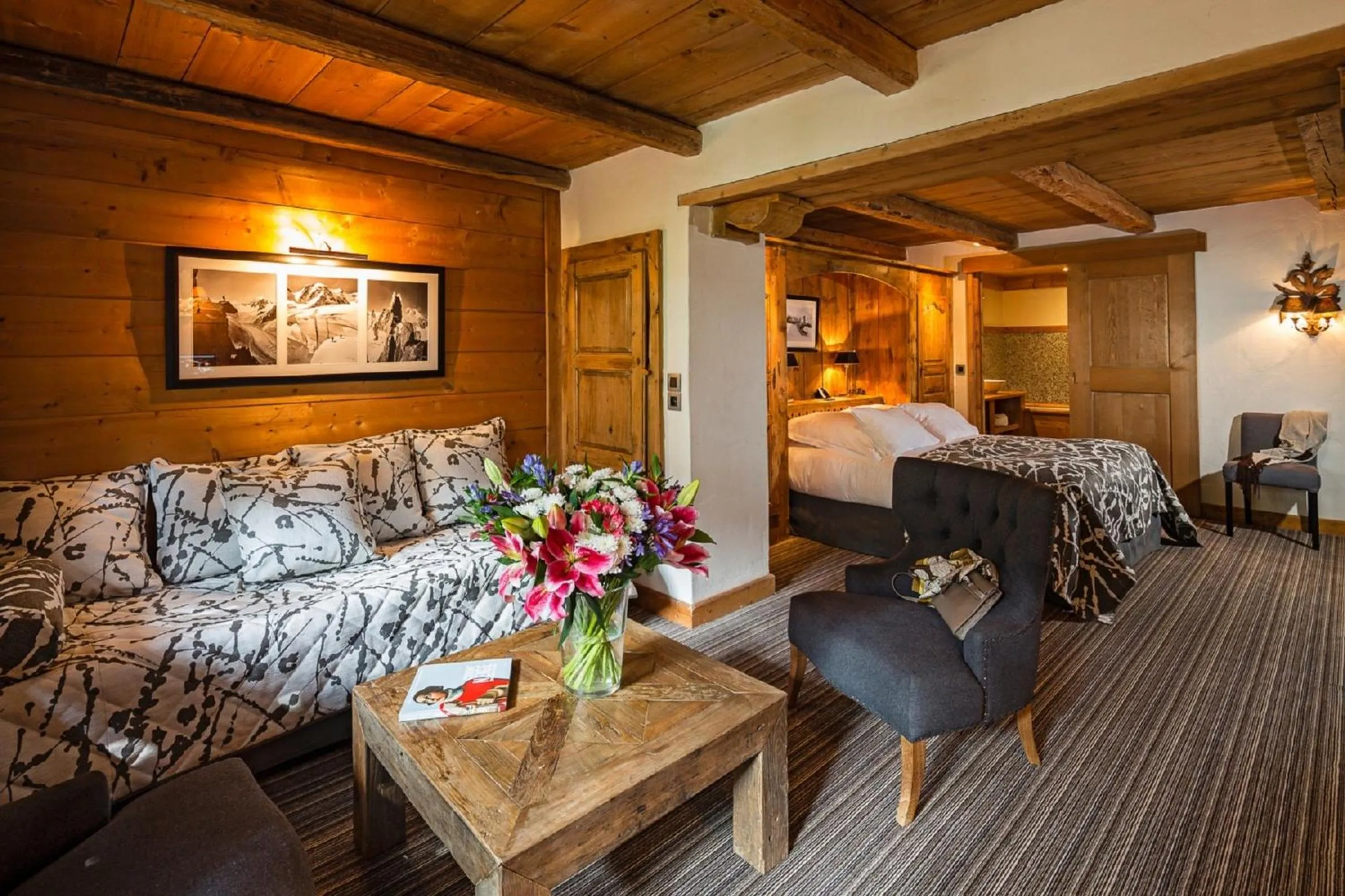 Bedroom, Bed in Fer à Cheval