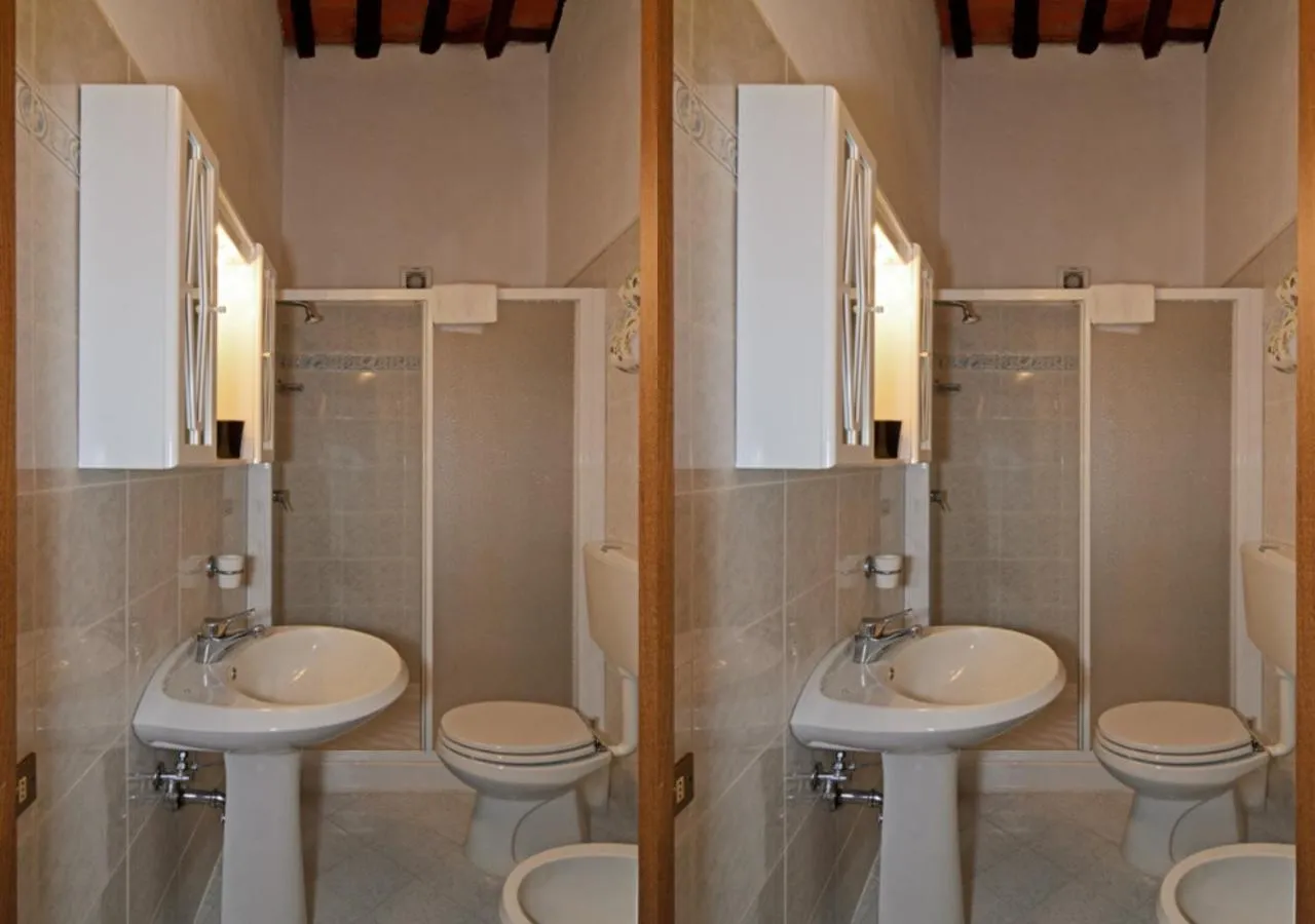 Shower in I Sette Borghi
