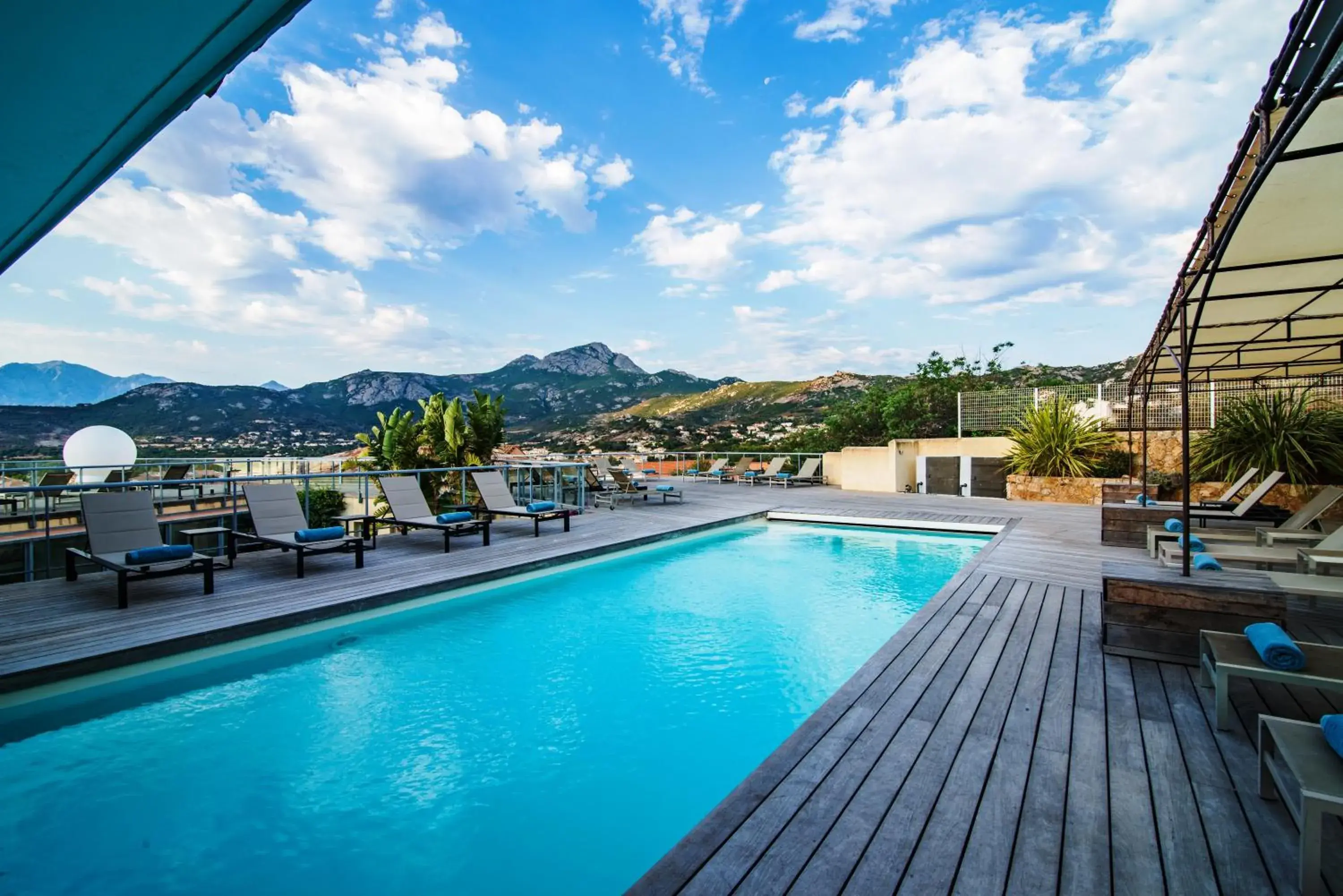 Swimming pool in Le Mariana Swimming pool in Le Mariana