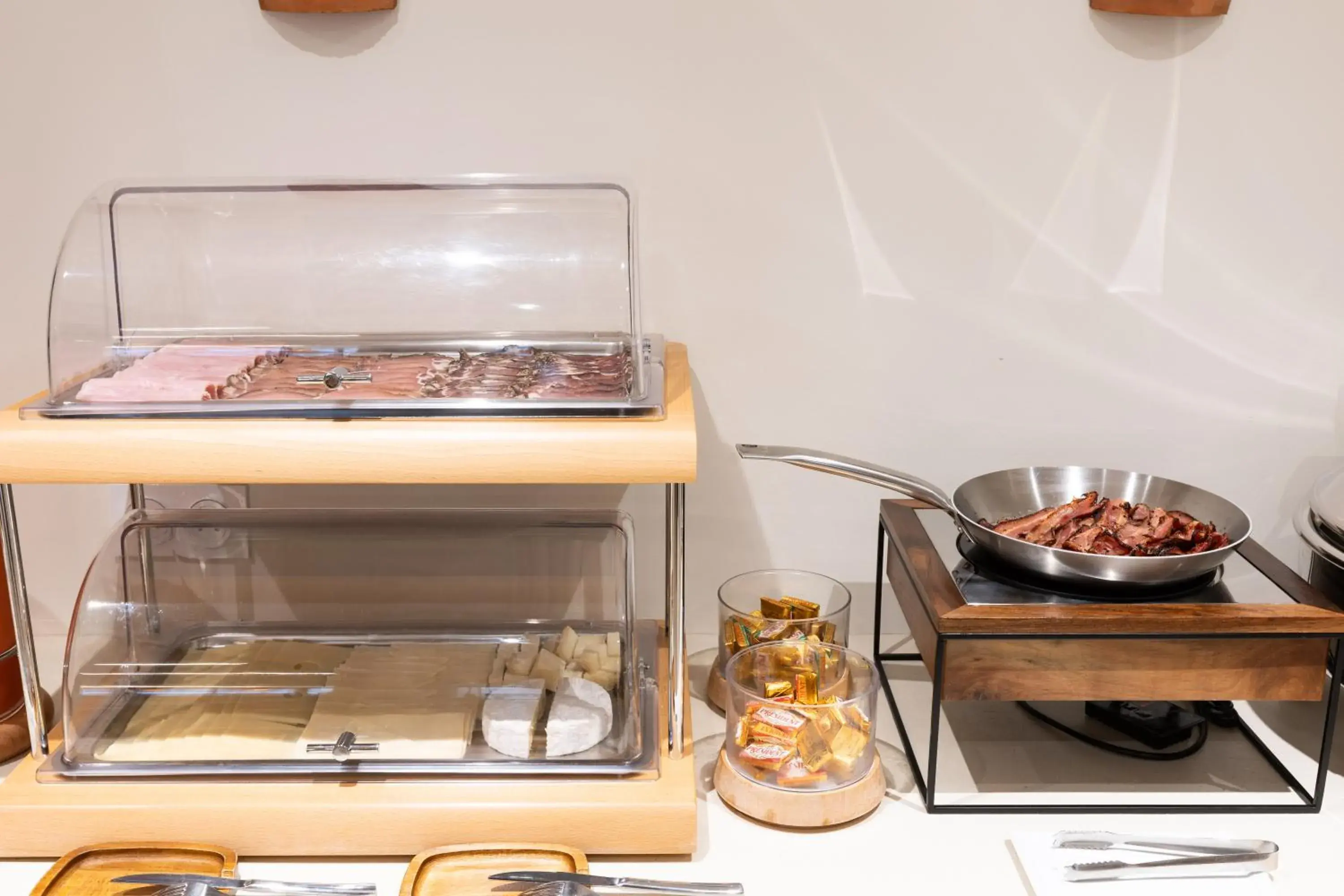 Buffet breakfast in Le Mariana Buffet breakfast in Le Mariana