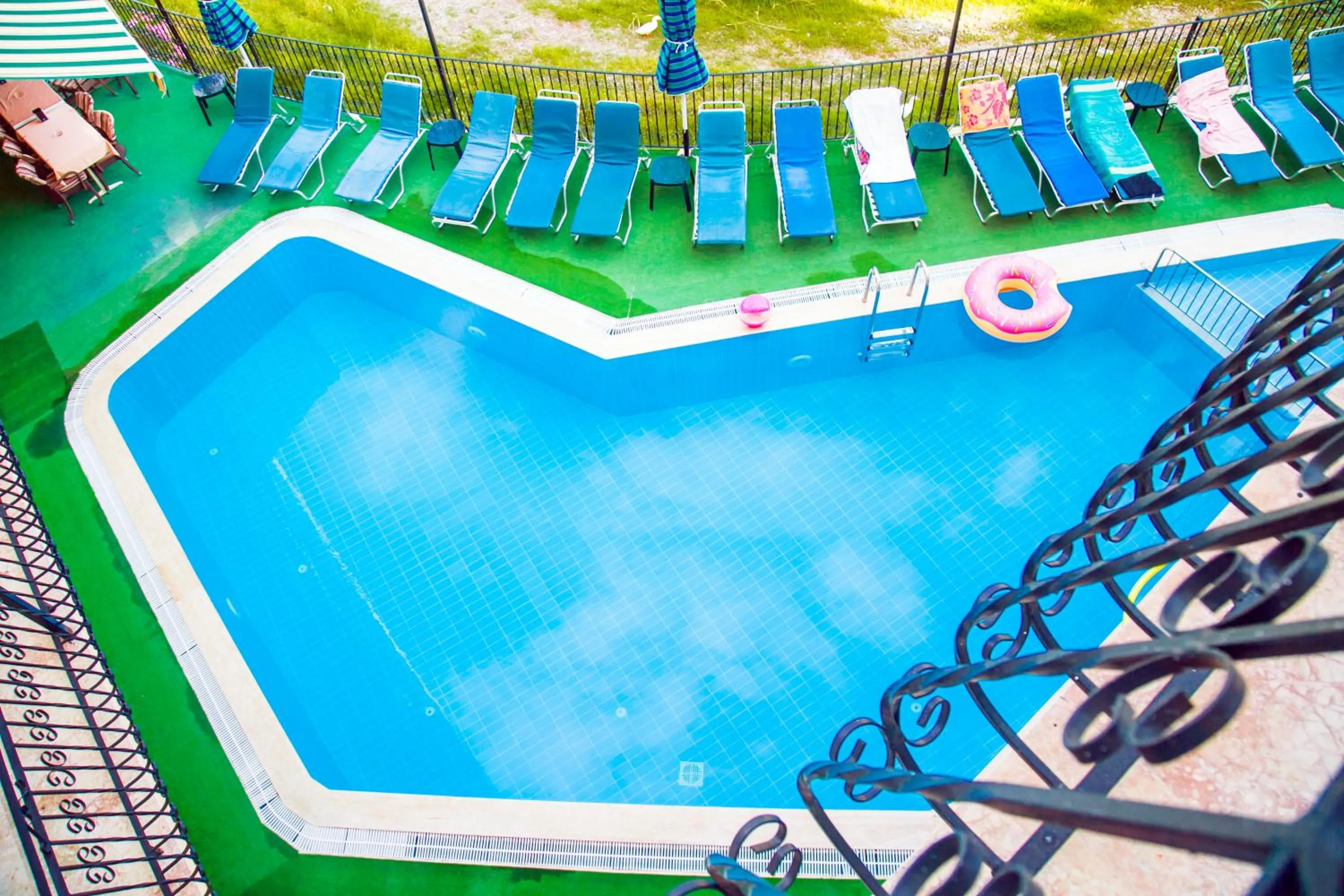 Swimming pool in Ozlem 2 Apart Hotel