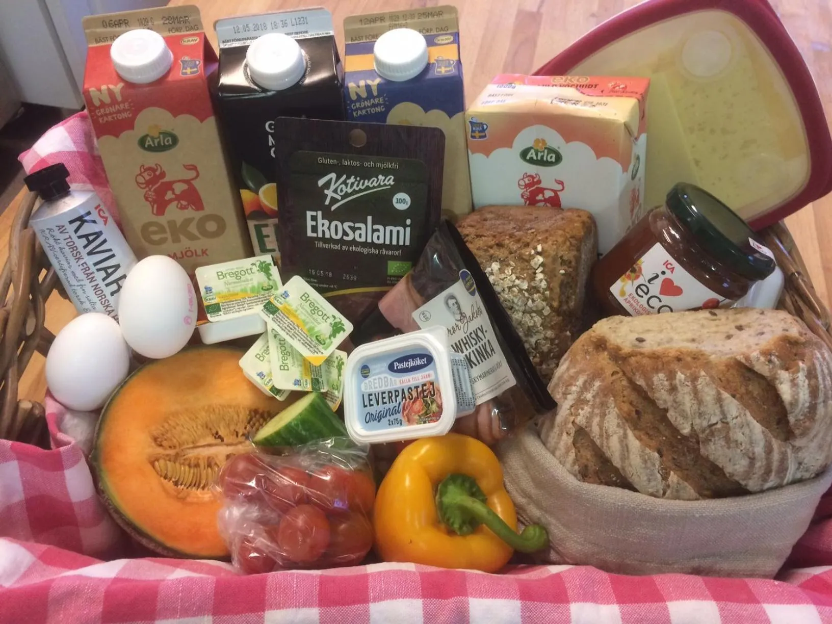 Breakfast in Tavlebords Honungsgård