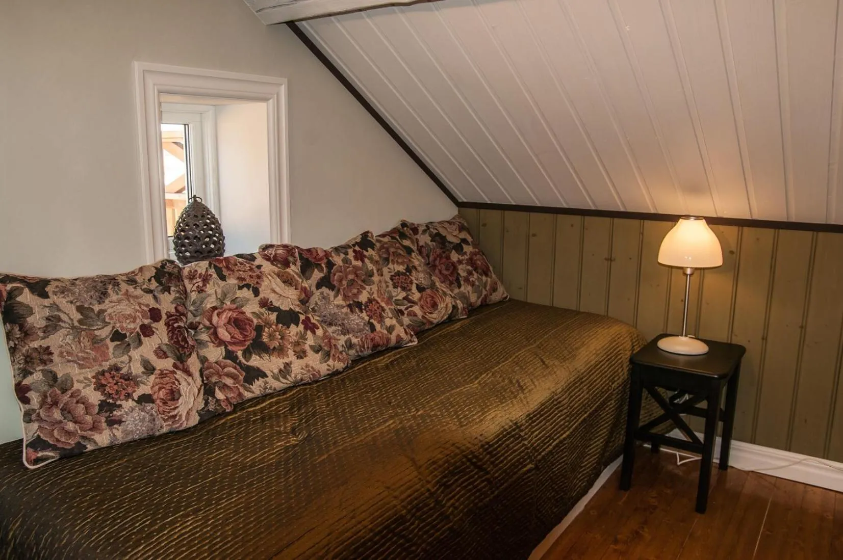 Bed in Tavlebords Honungsgård