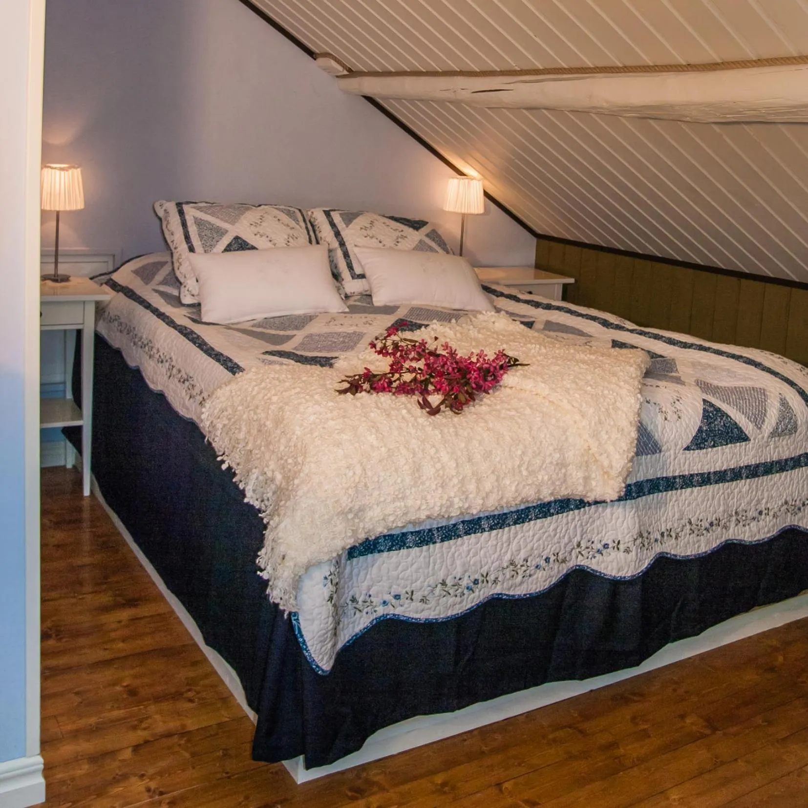 Bed in Tavlebords Honungsgård