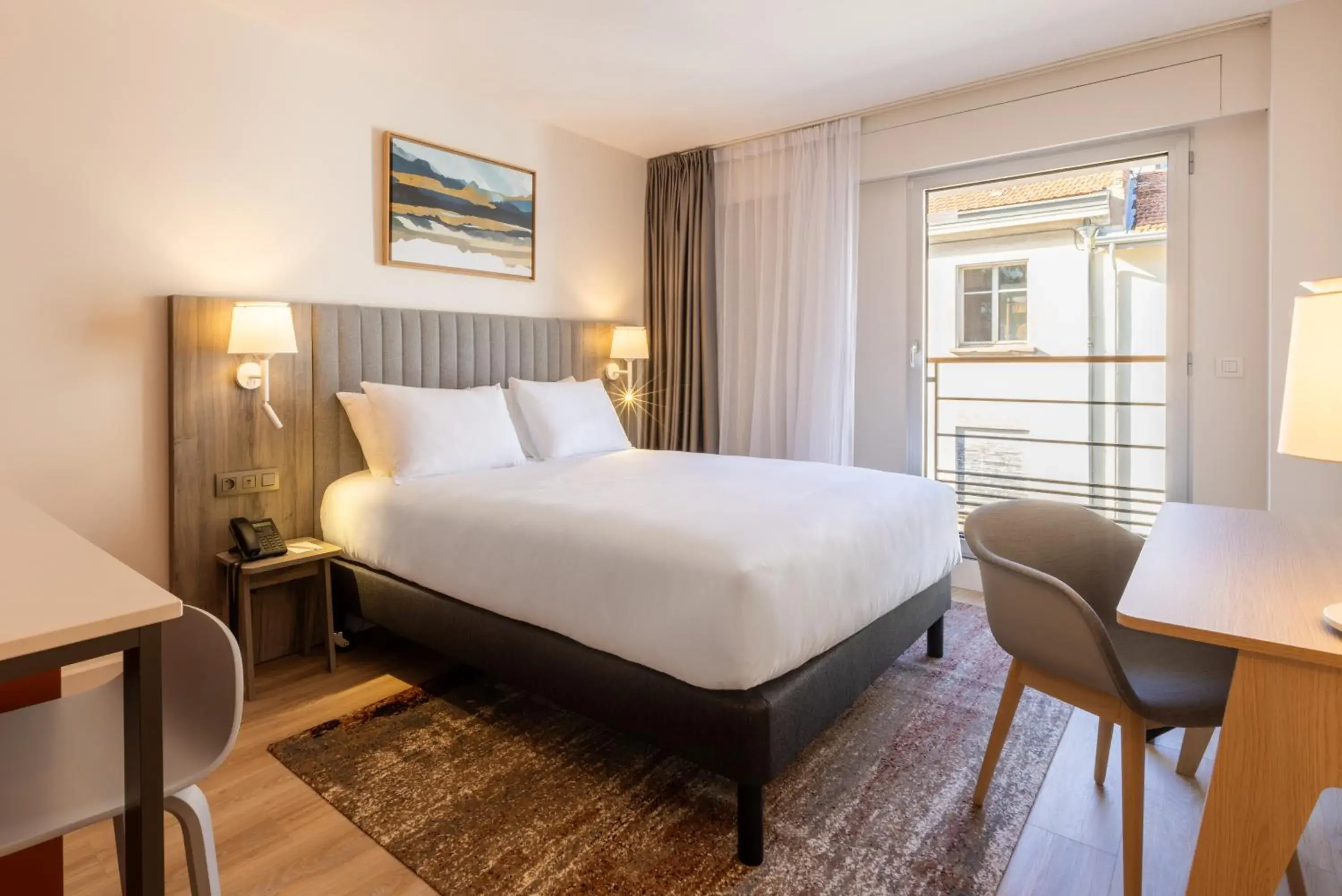 Bed in Staybridge Suites - Cannes Centre by IHG Bed in Staybridge Suites - Cannes Centre by IHG